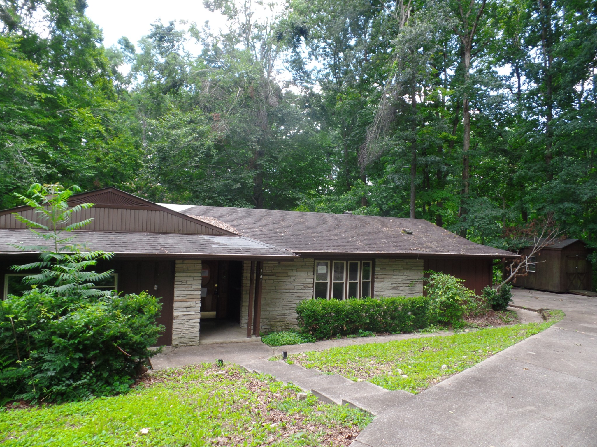 2103 Lambert Dr - Photo 3