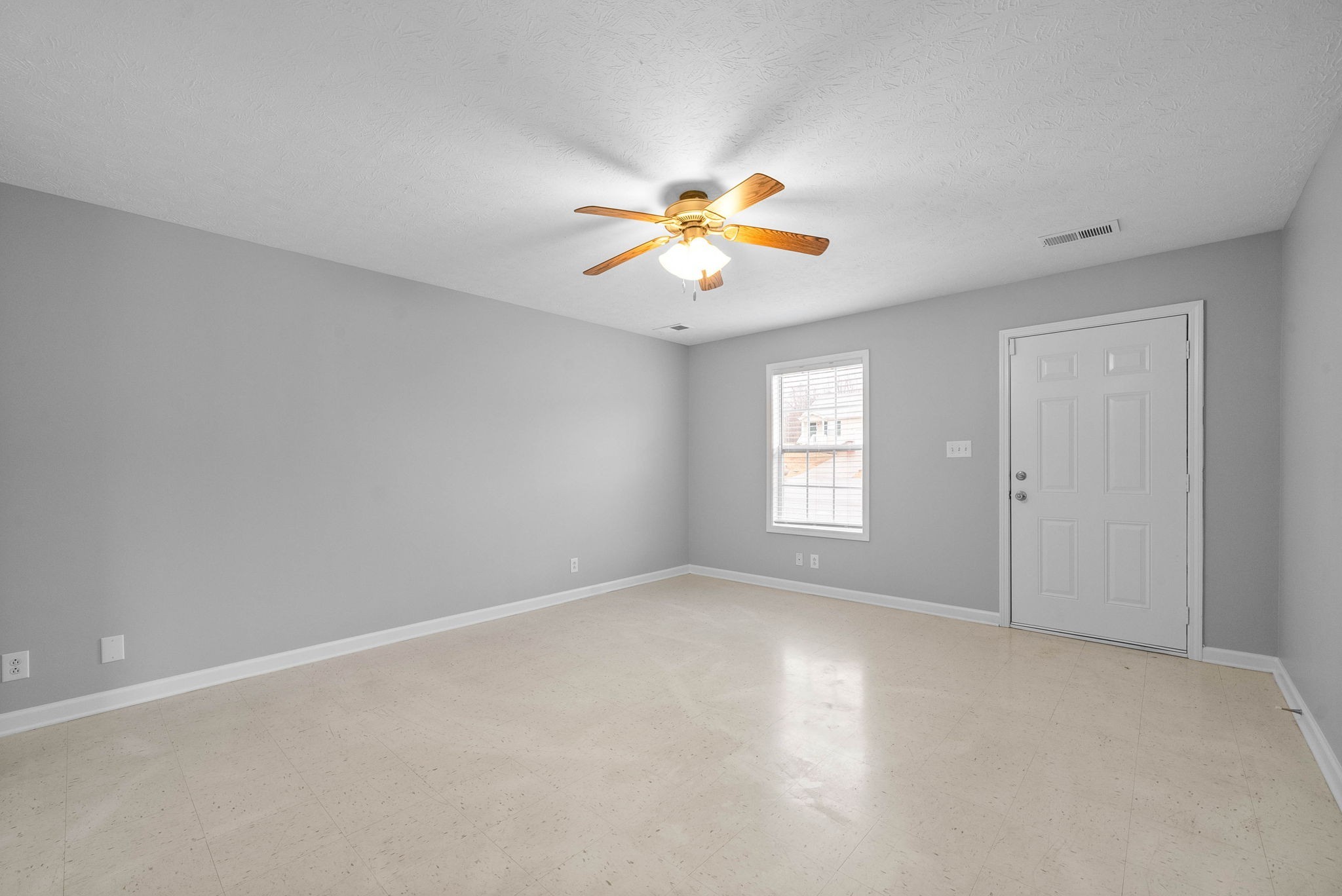 Clarksville, Tennessee 37042, United States, 2 Bedrooms Bedrooms, ,1 BathroomBathrooms,Residential,Active,85091