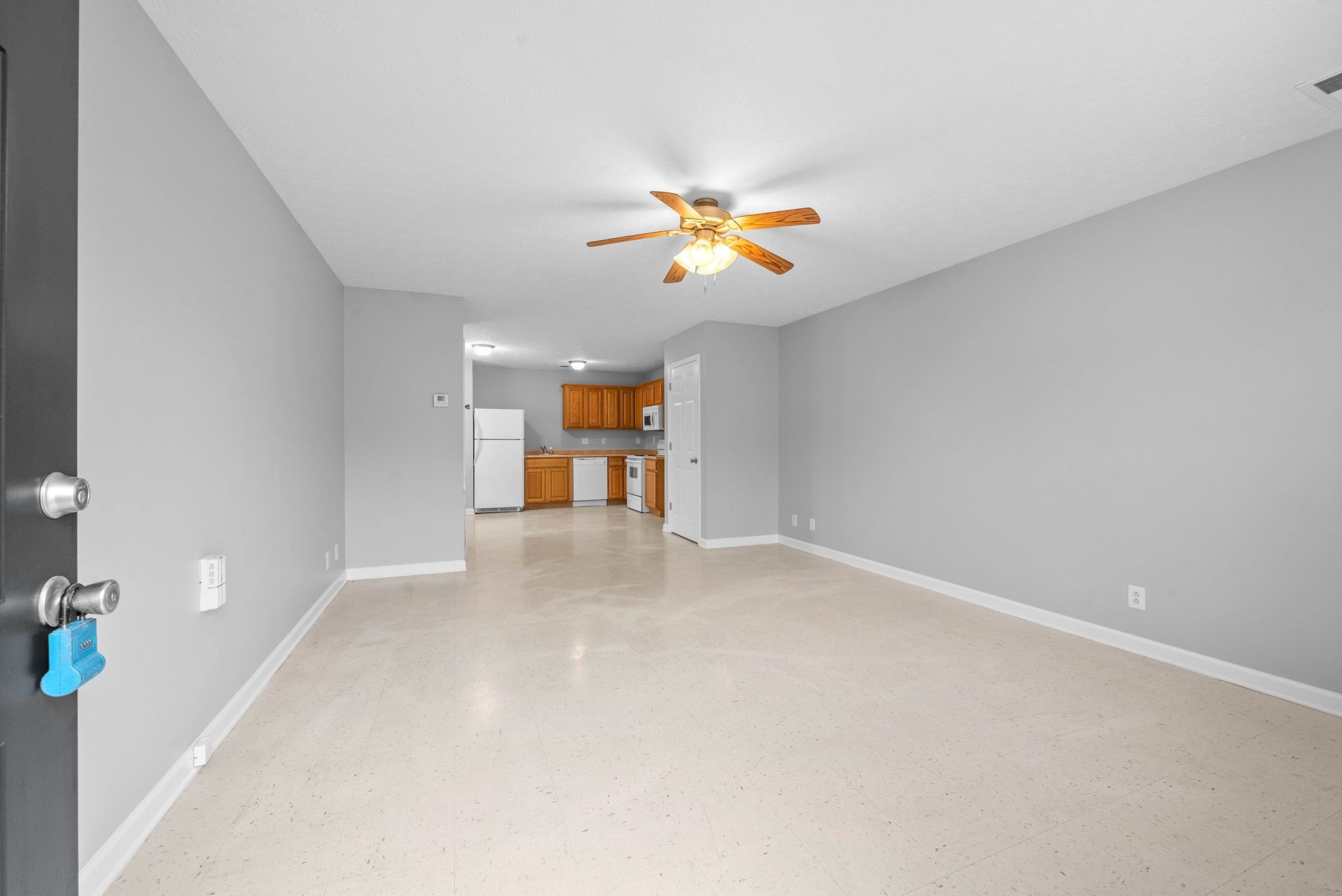 Clarksville, Tennessee 37042, United States, 2 Bedrooms Bedrooms, ,1 BathroomBathrooms,Residential,Active,85091