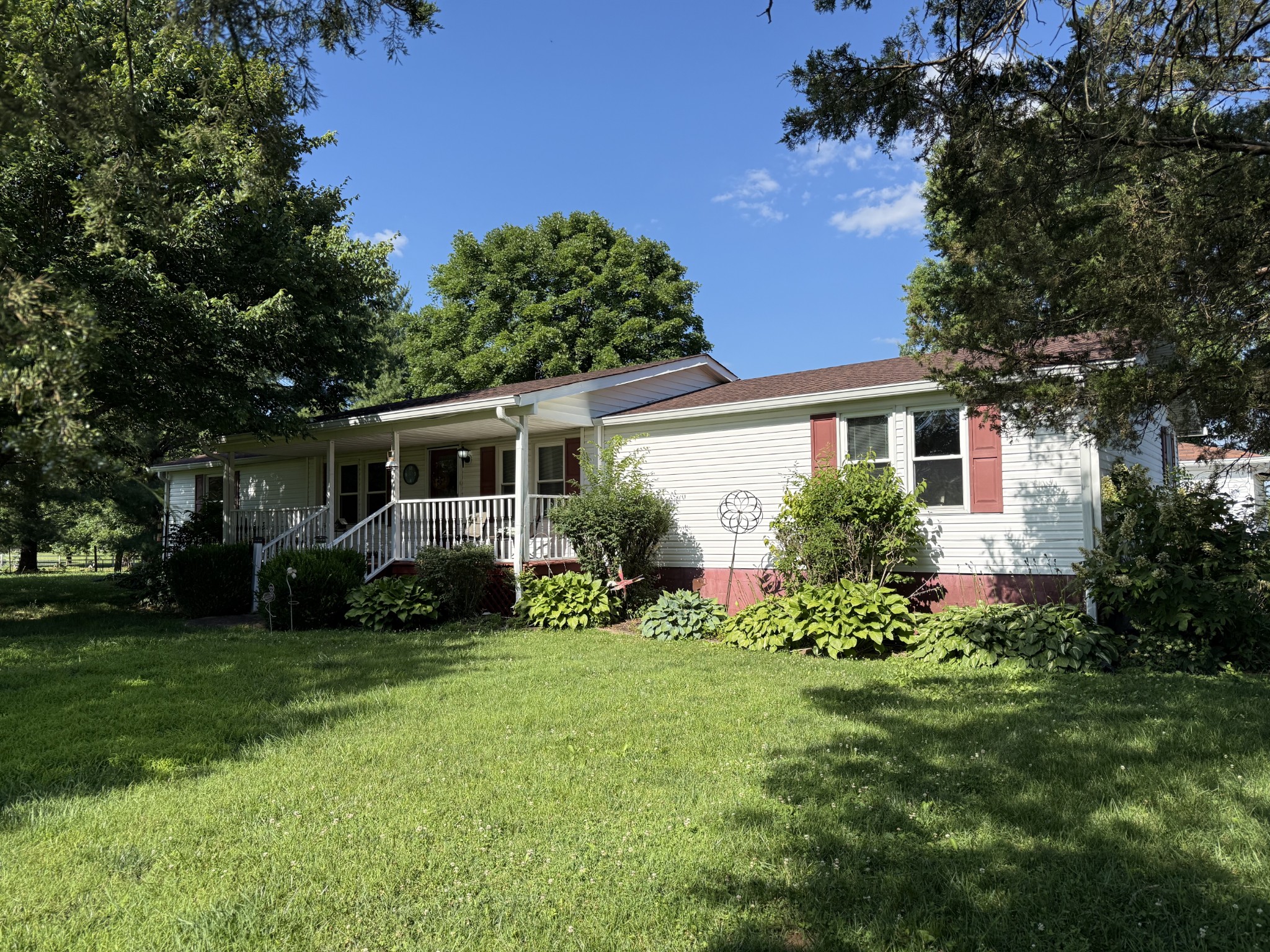275 Sanders Ln