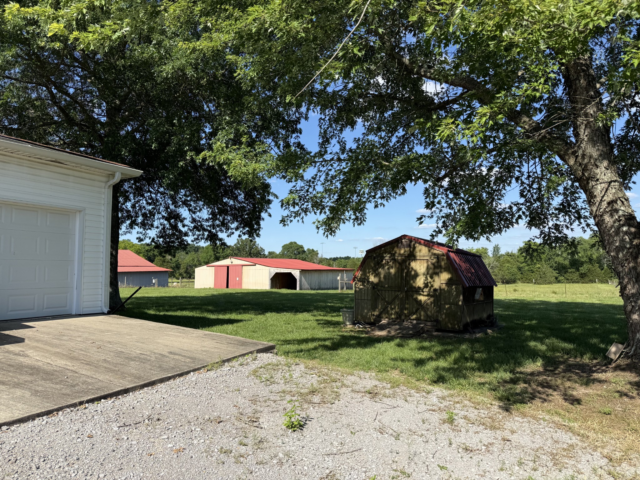 275 Sanders Ln