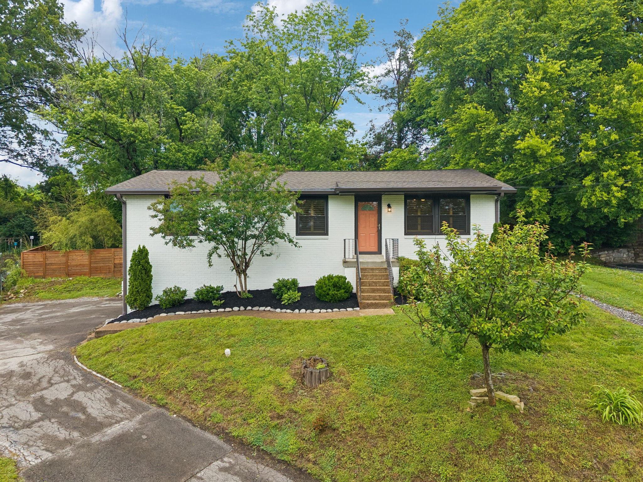 5104 Greentree Dr