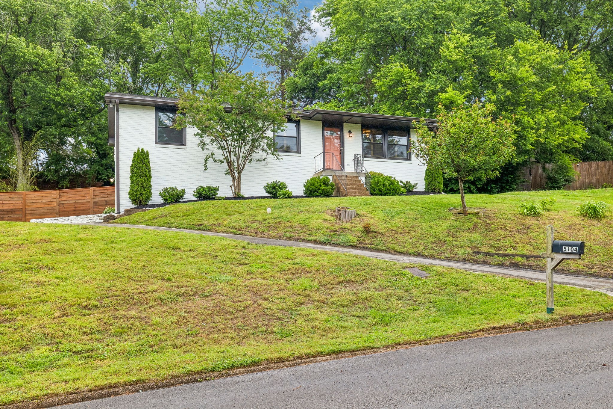 5104 Greentree Dr