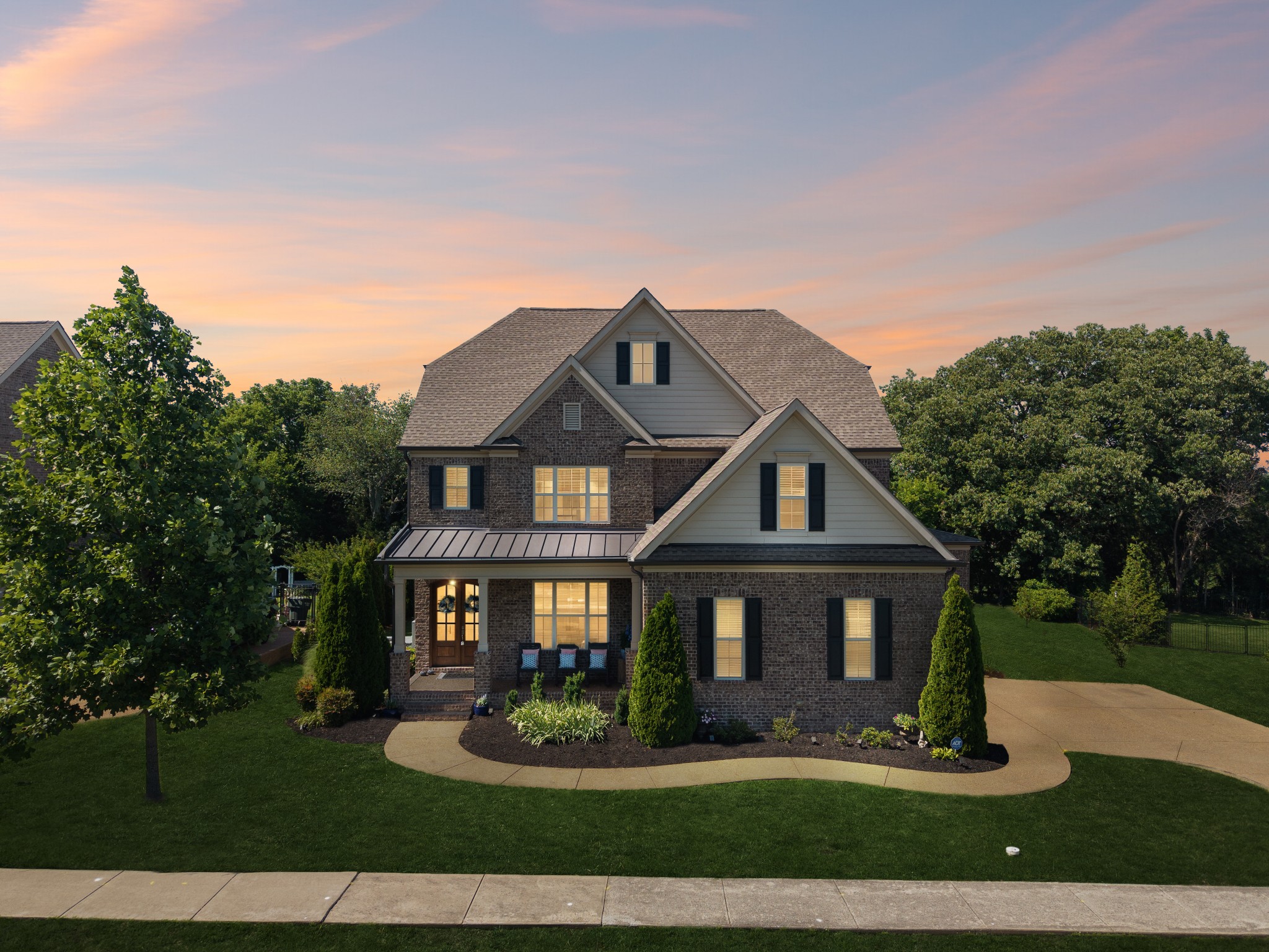 1052 Lawson Ln