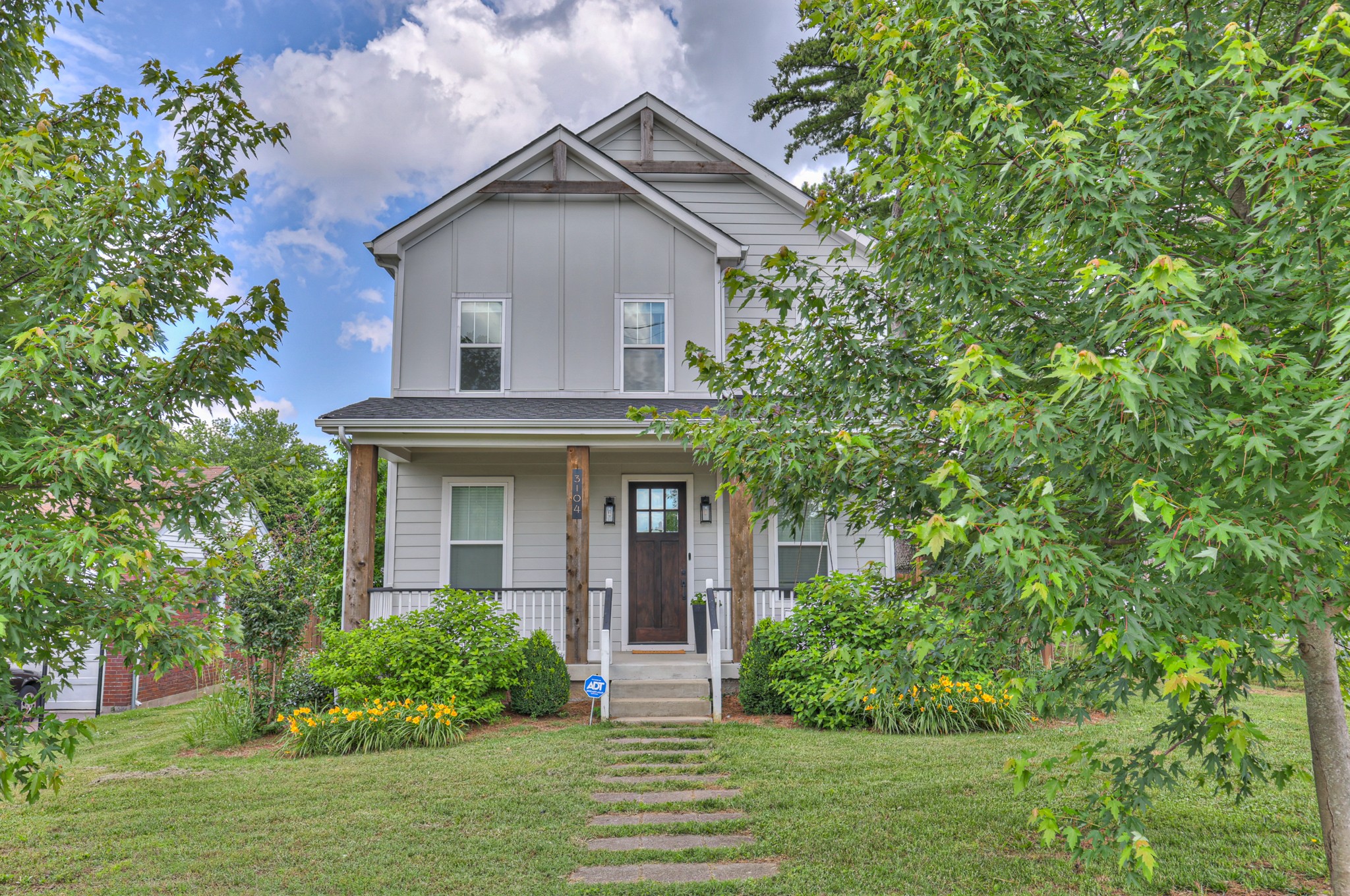 3104 Southlake Dr