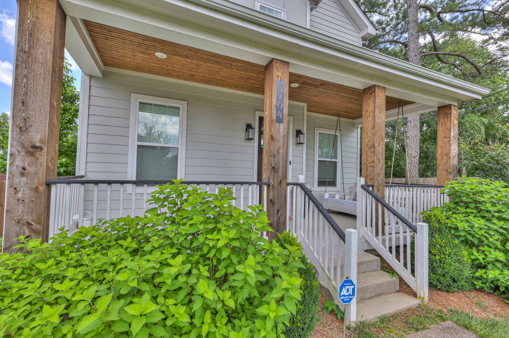 3104 Southlake Dr