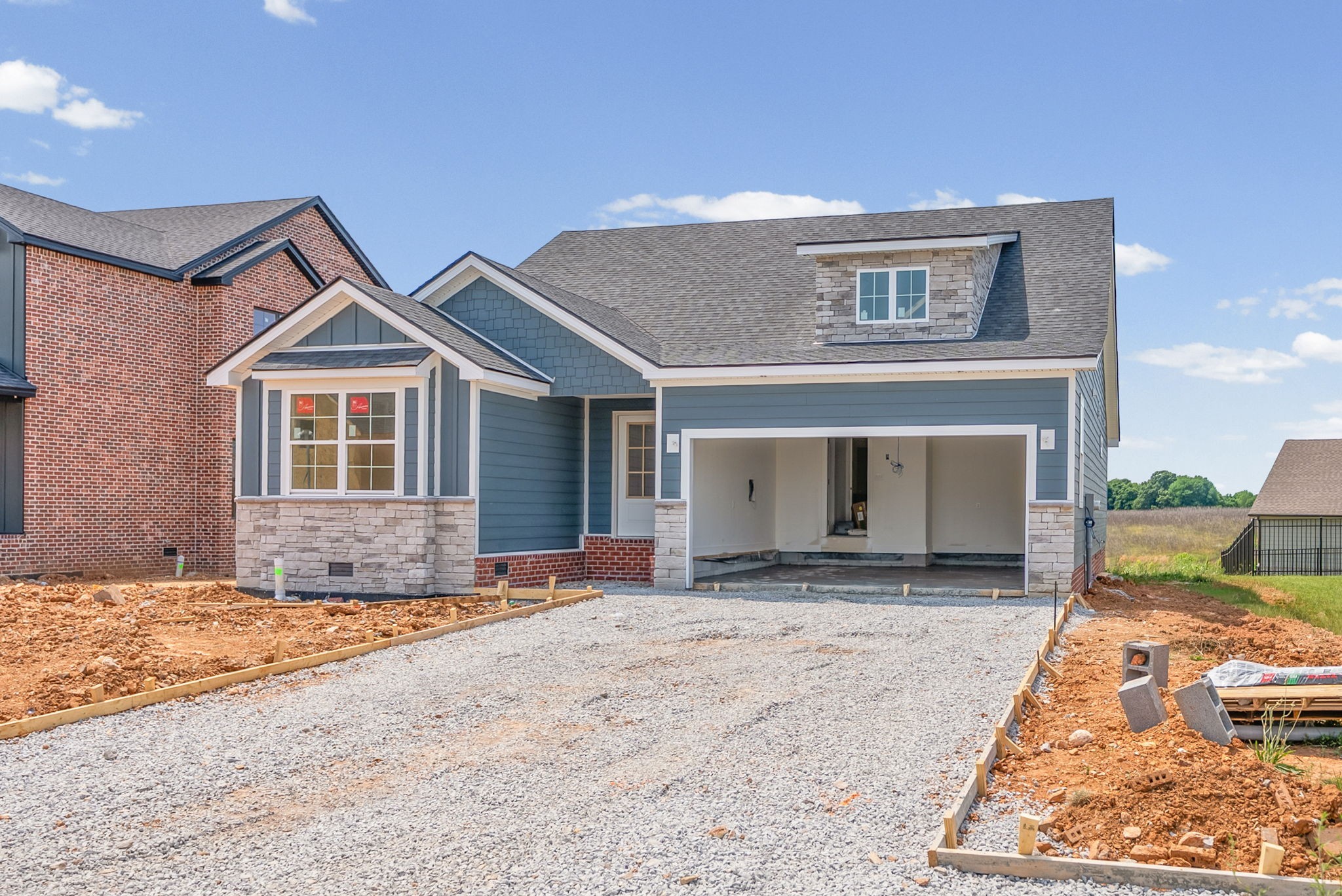 908 Bankside Dr