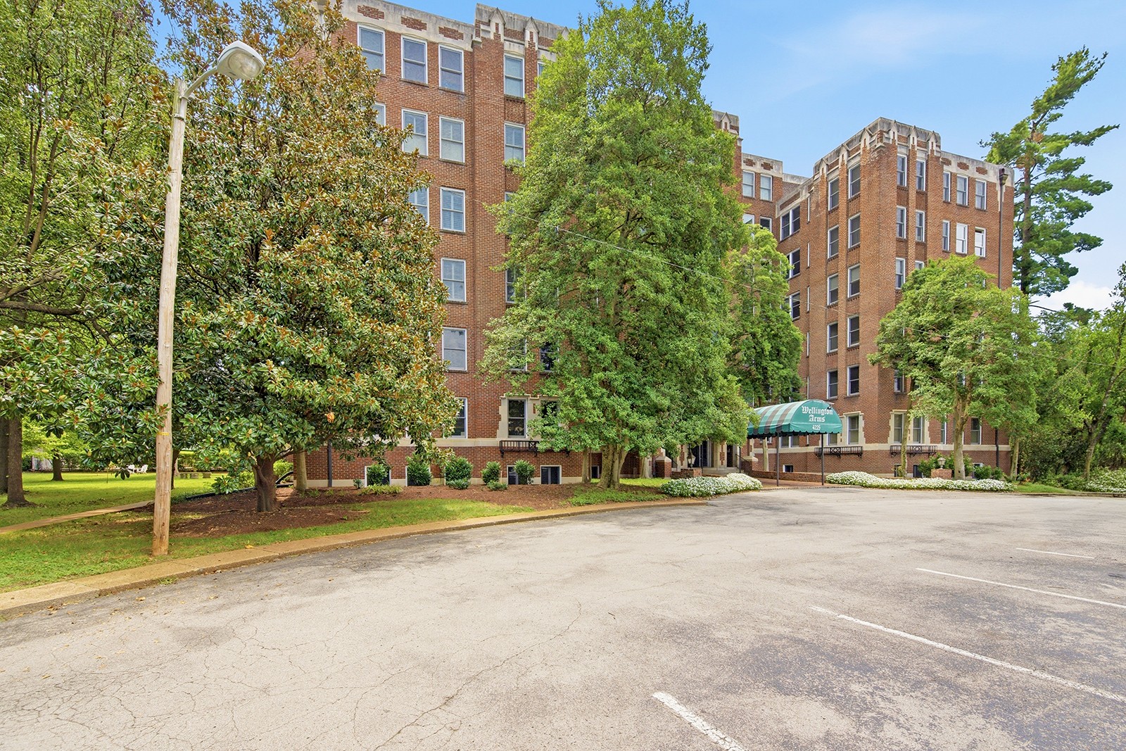 4225 Harding Pike 606