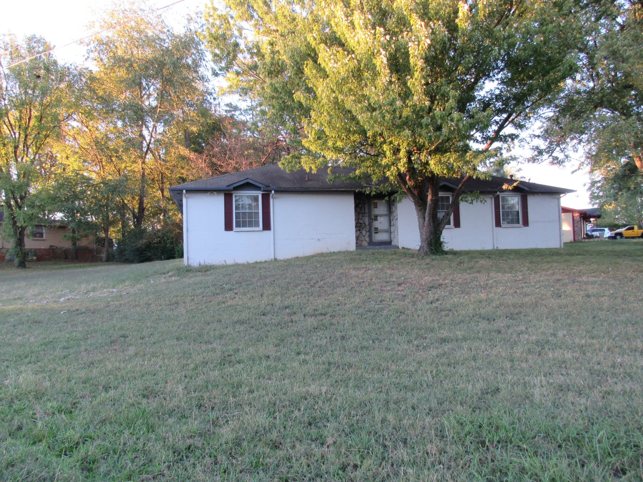 409 Pioneer Dr