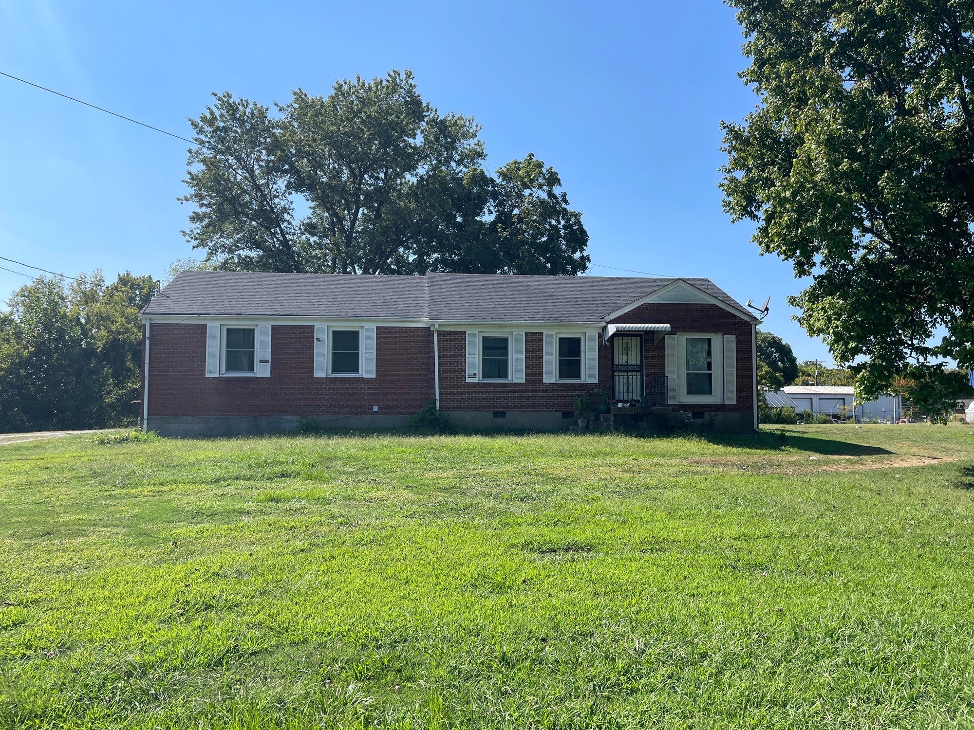 22 E Thompson Ln