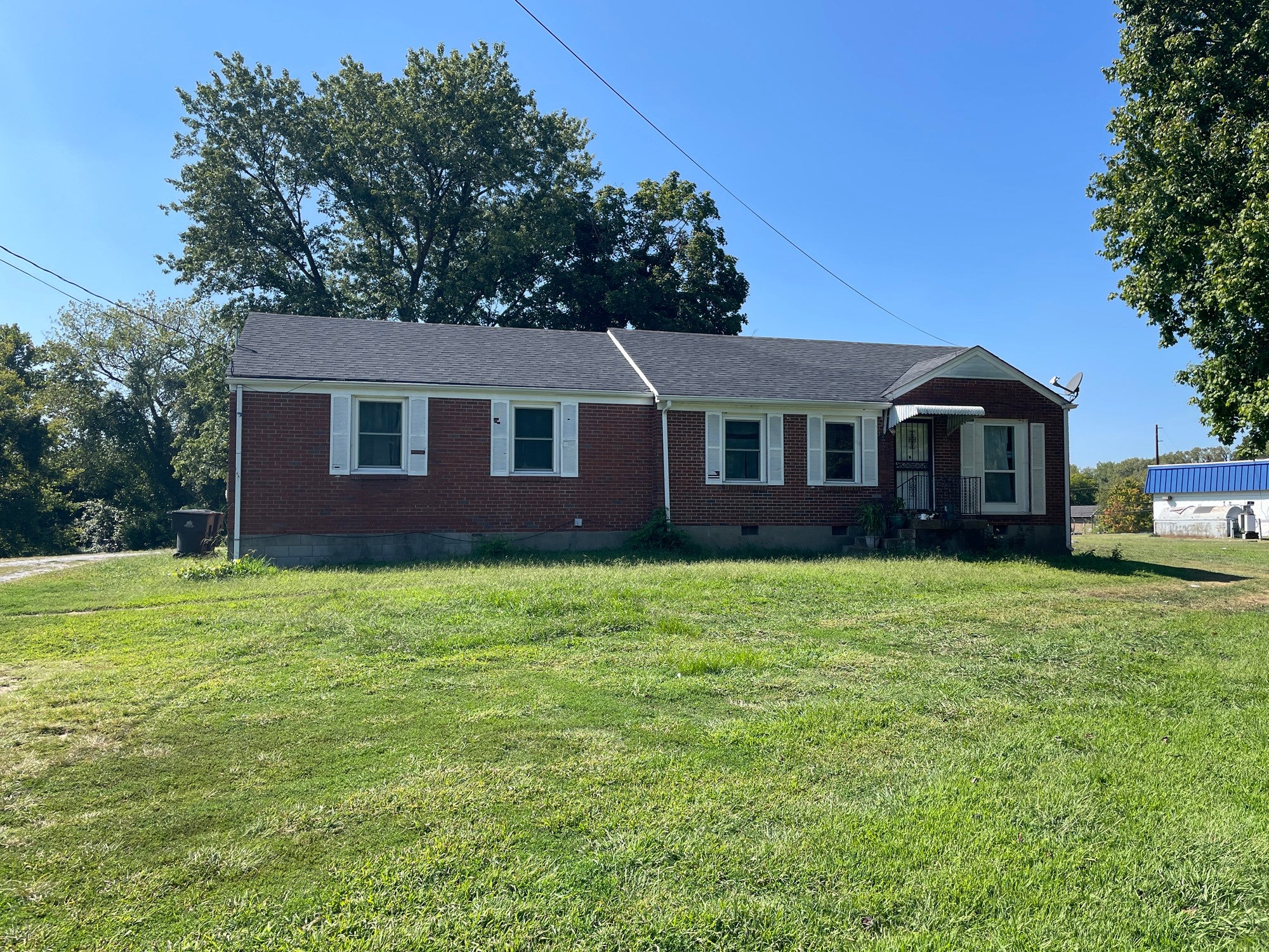 22 E Thompson Ln