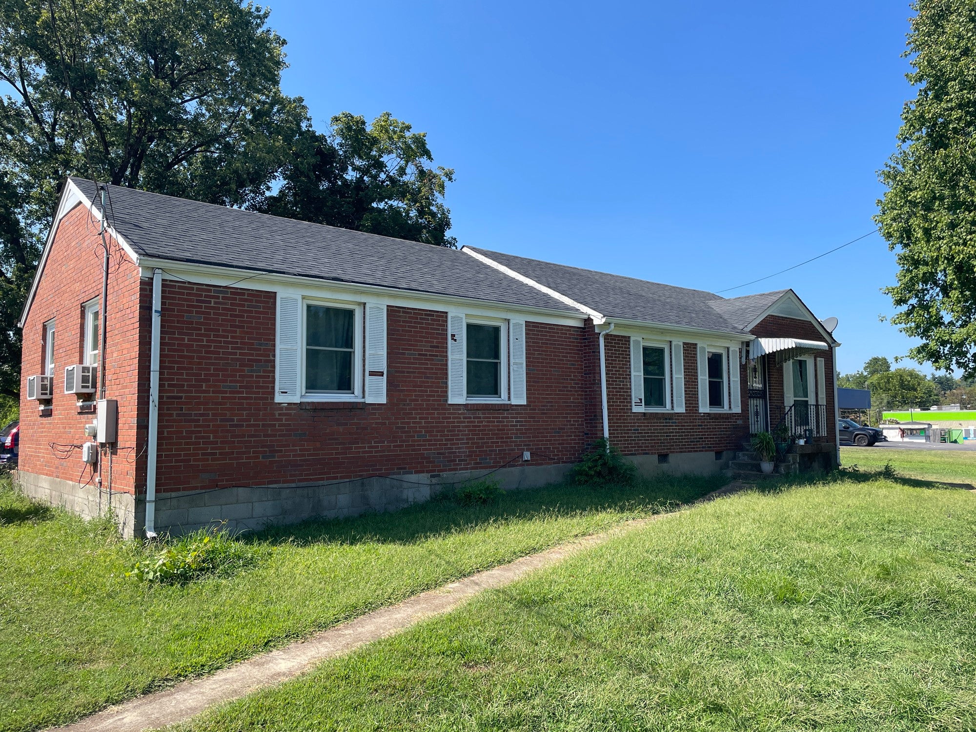 22 E Thompson Ln