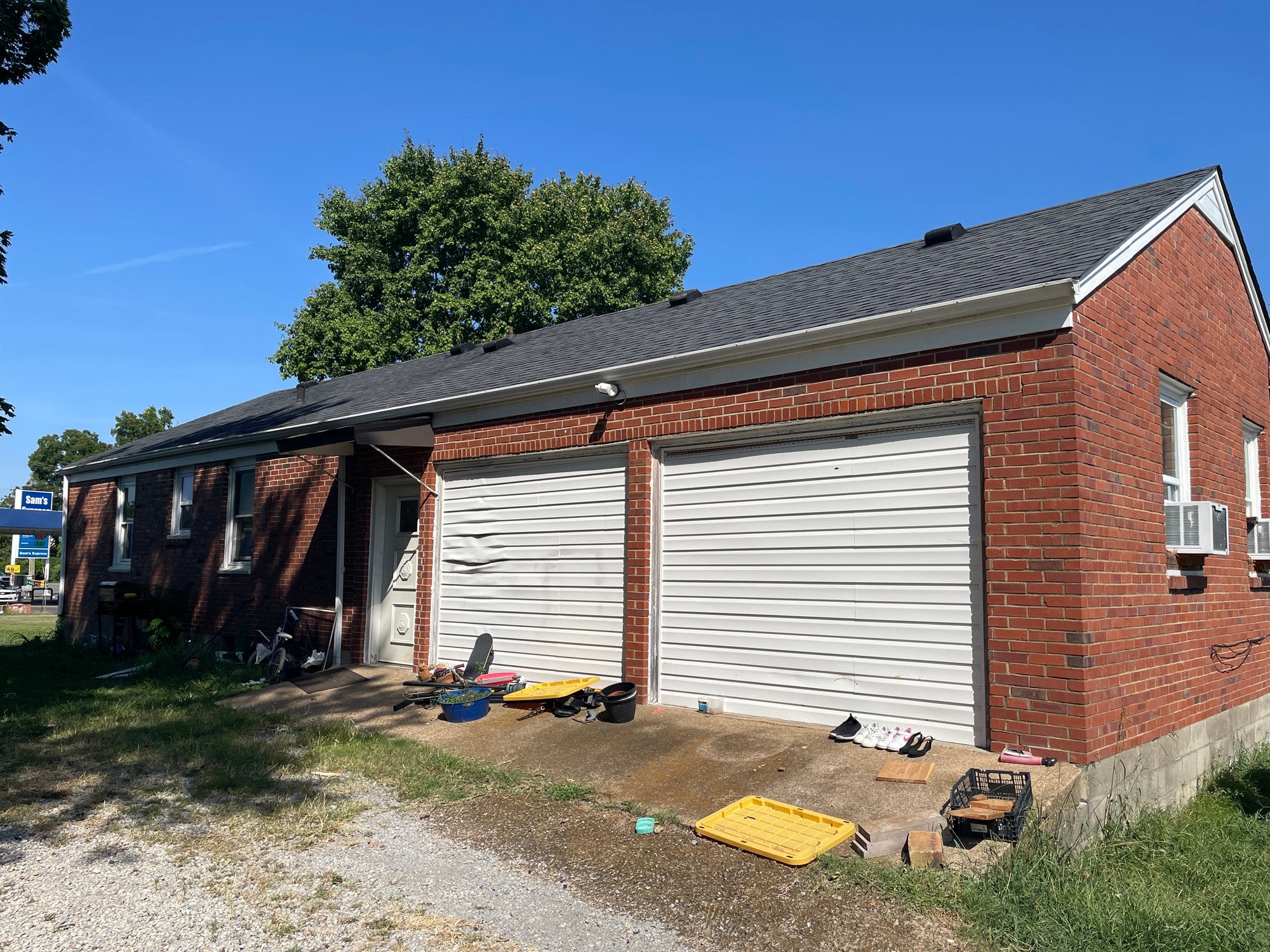 22 E Thompson Ln