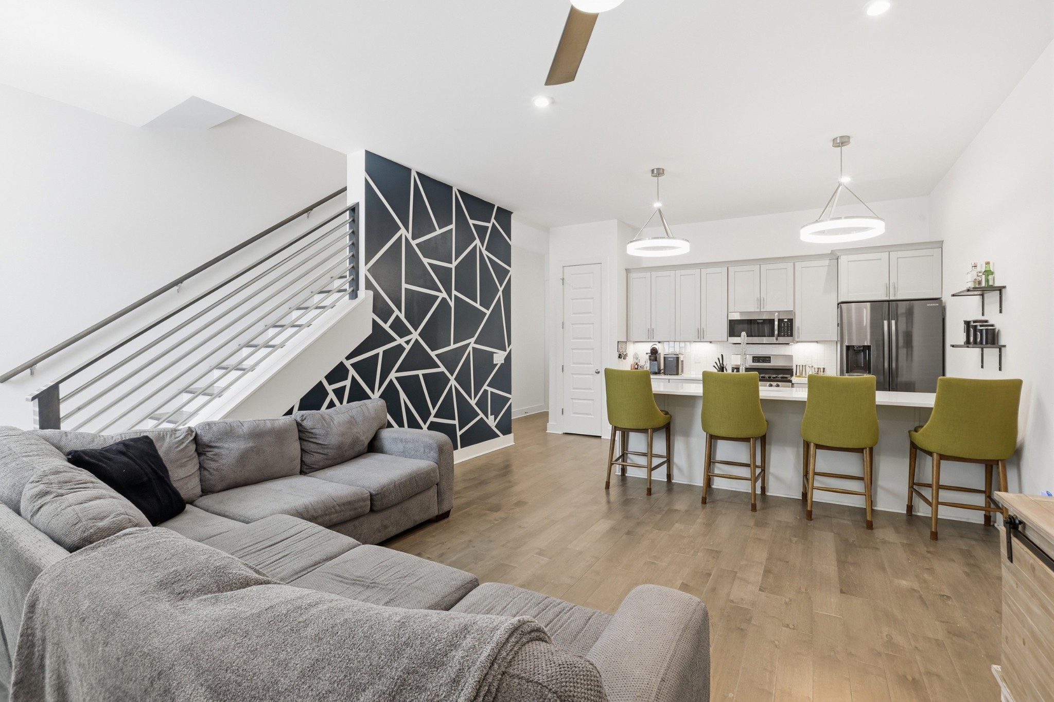 700 James Ave 15