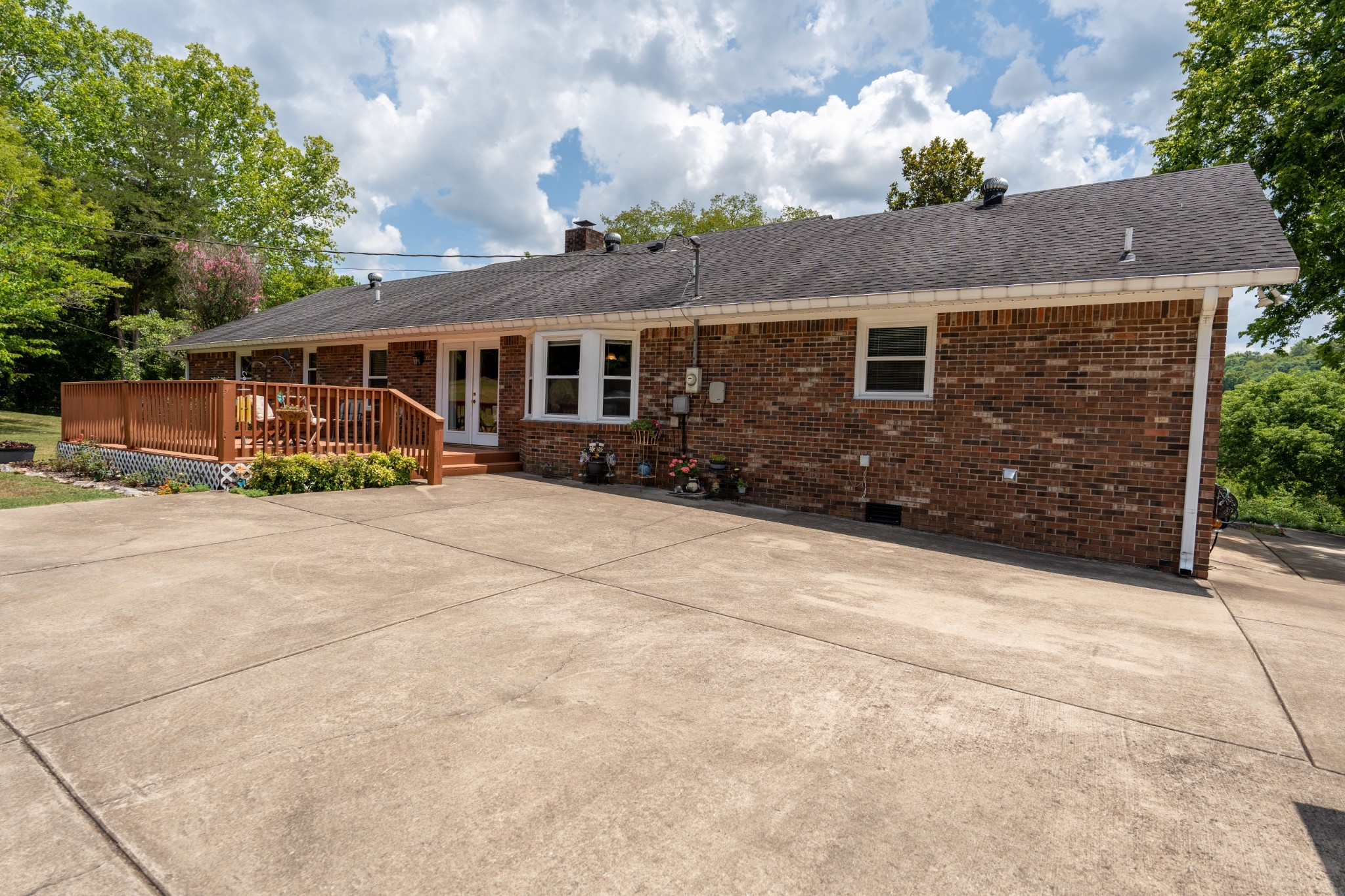 775 Owl Hollow Rd