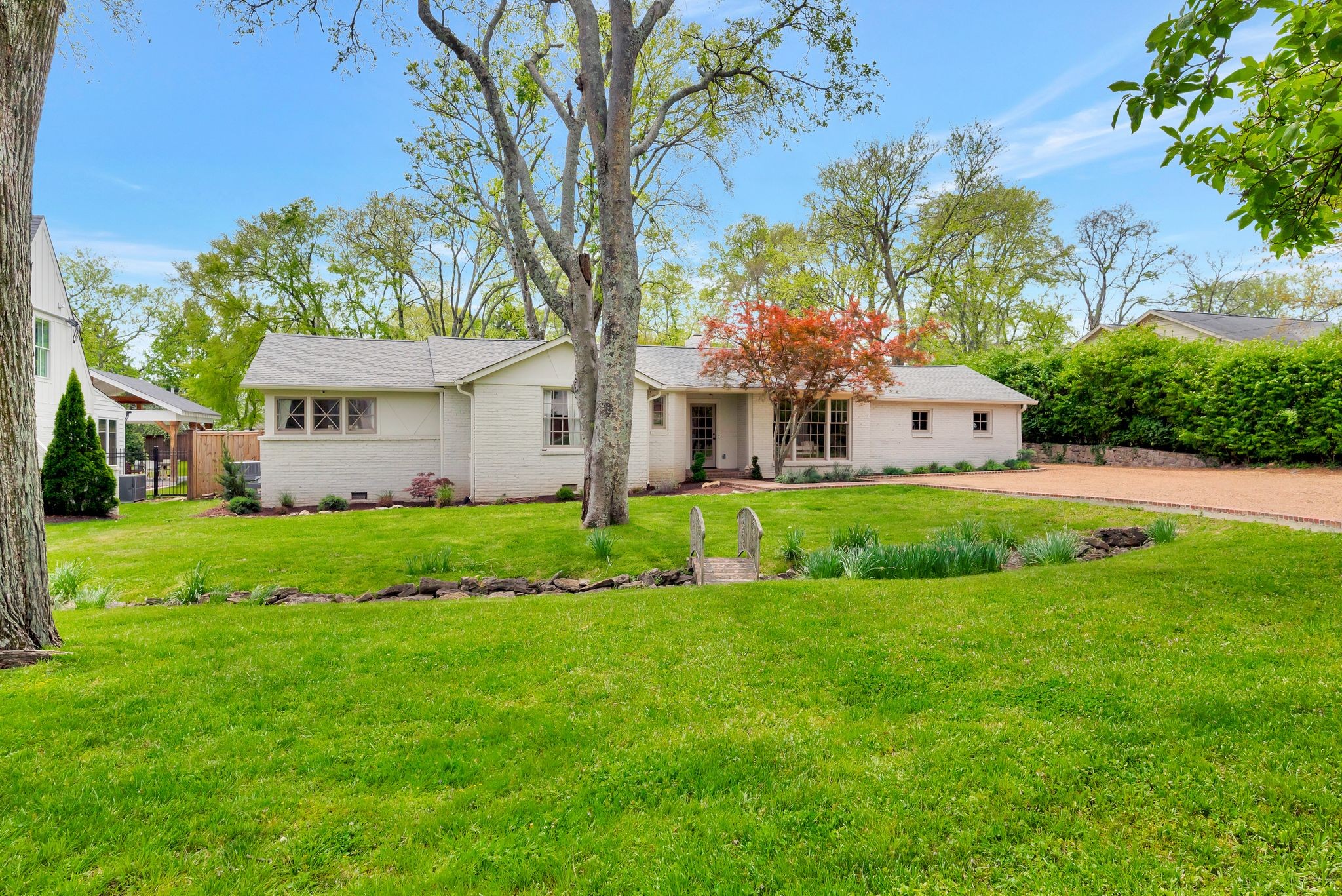 2221 Hobbs Rd