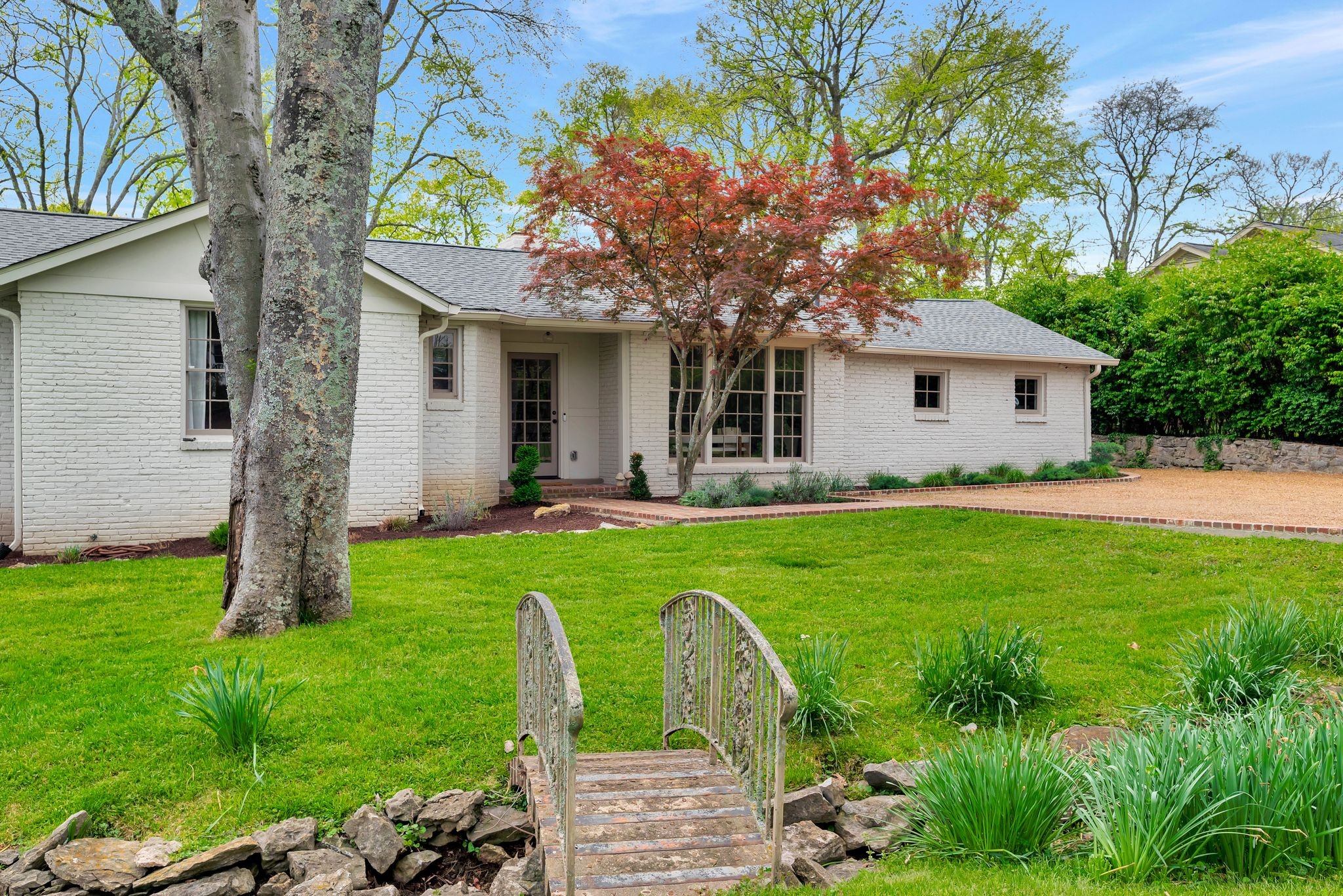 2221 Hobbs Rd