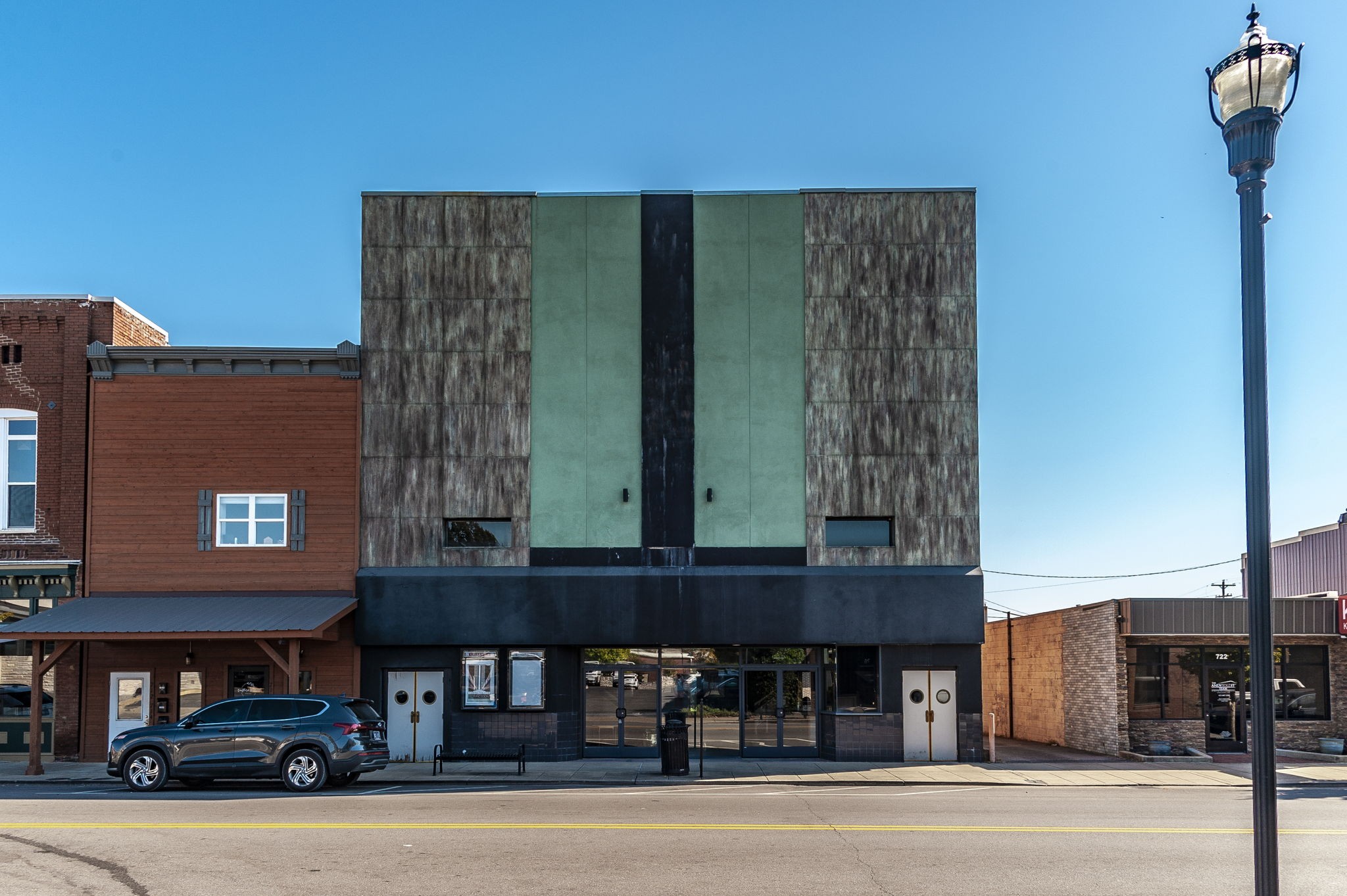 718 S Main St