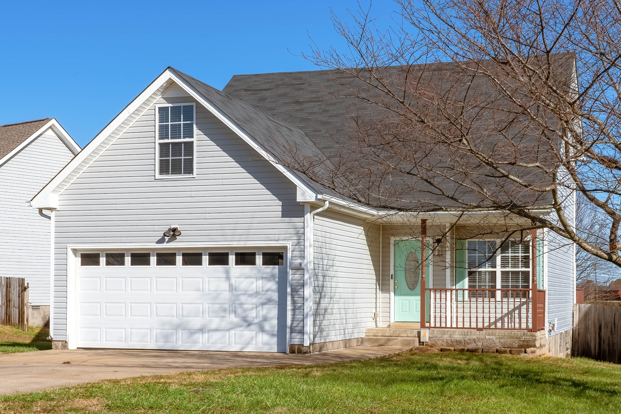 3889 Mackenzie Dr
