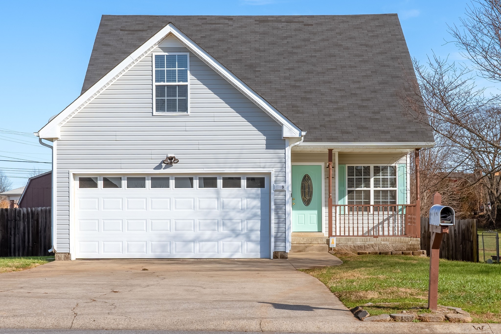 3889 Mackenzie Dr