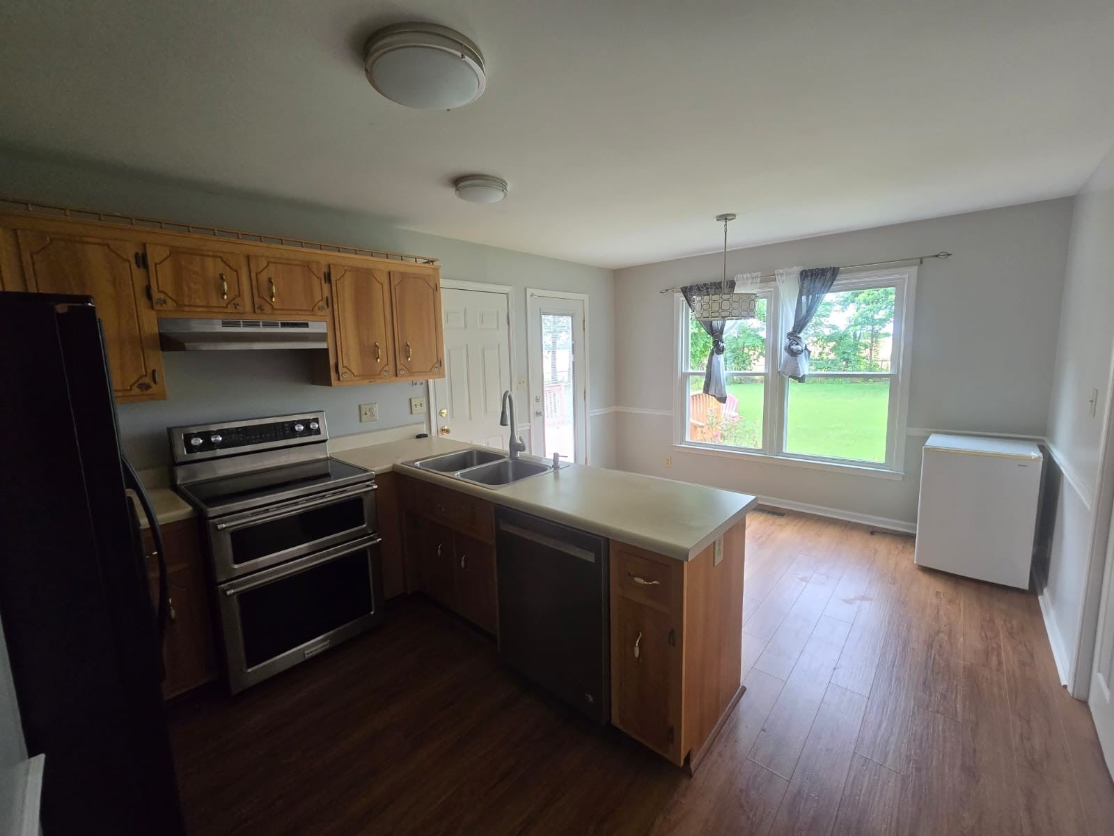 1225 Cobblestone Ln