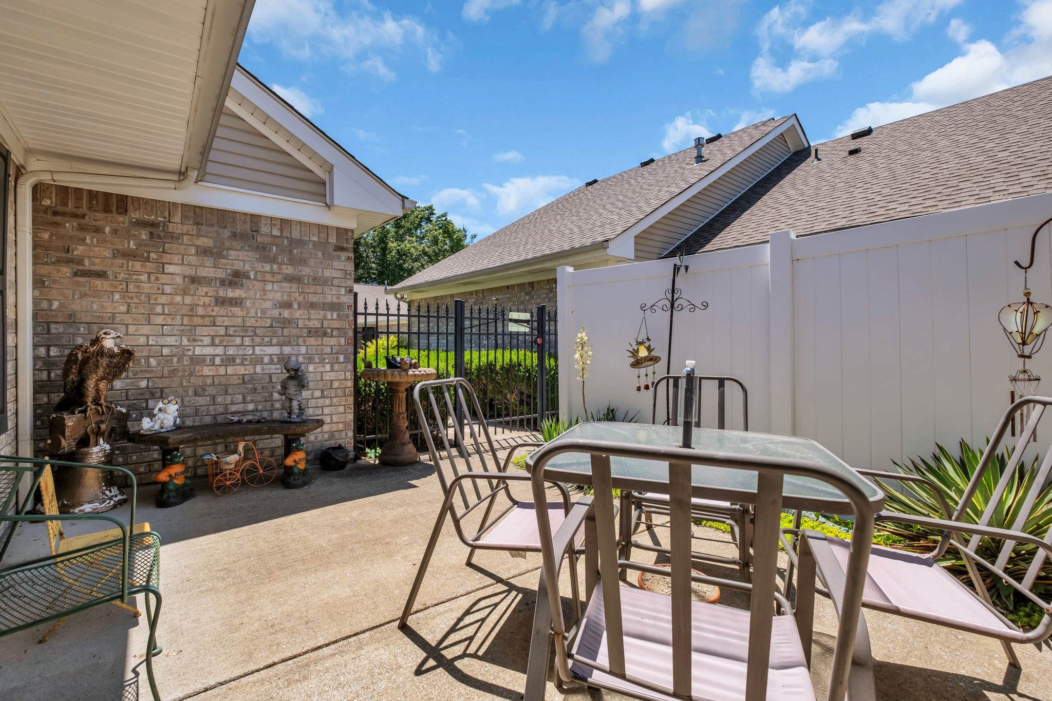 800 S Brown Ln Q2