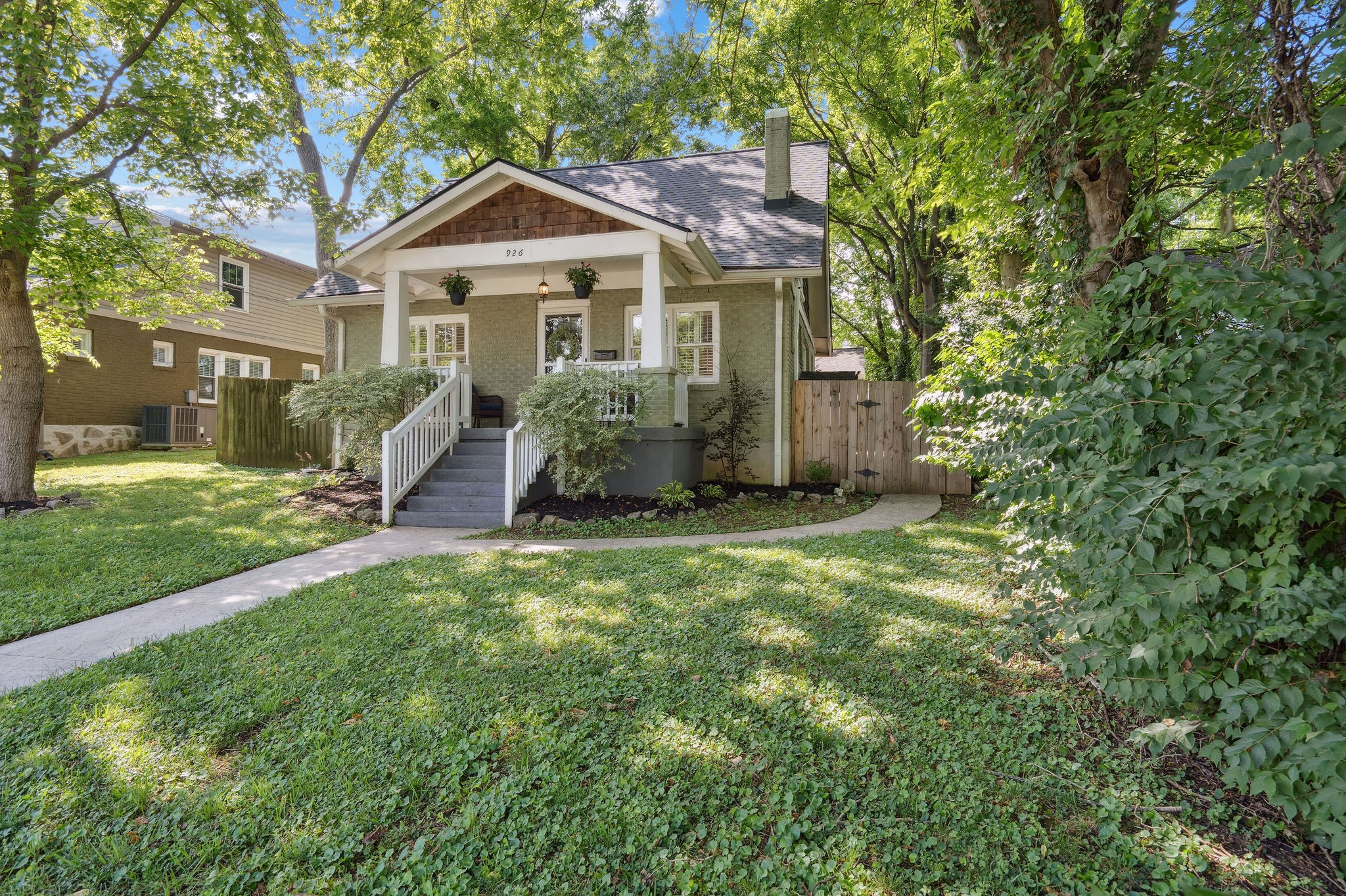 926 Silverdene Pl