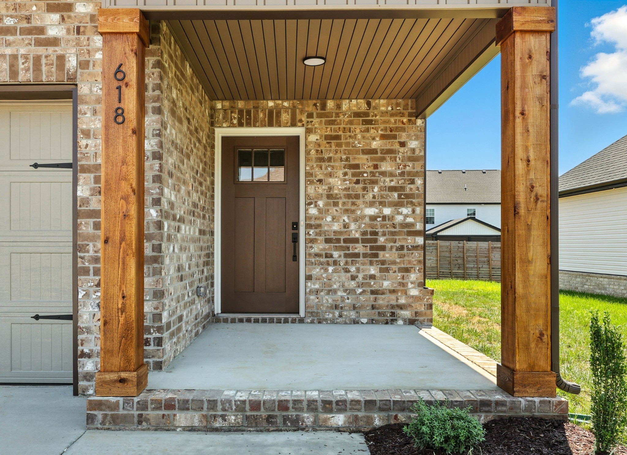 618 Woodrush Dr