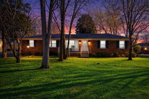 Photo of 118 Bel Aire Dr, Winchester, TN 37398 (MLS # 3164882)