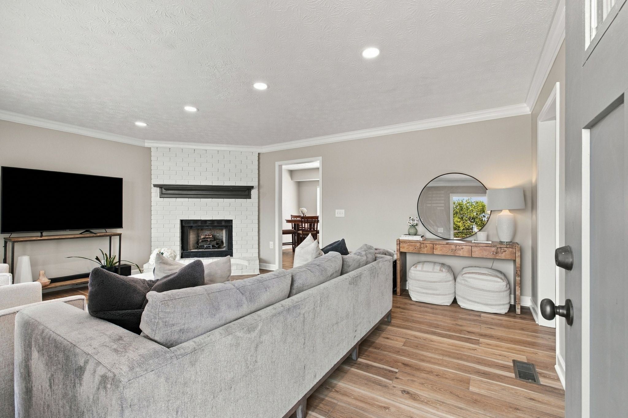 137 Luna Ln
