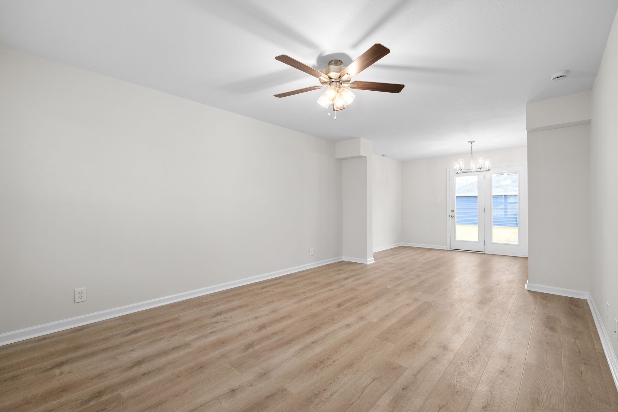 Clarksville, Tennessee 37043, United States, 3 Bedrooms Bedrooms, ,3 BathroomsBathrooms,Residential,Pending,65294