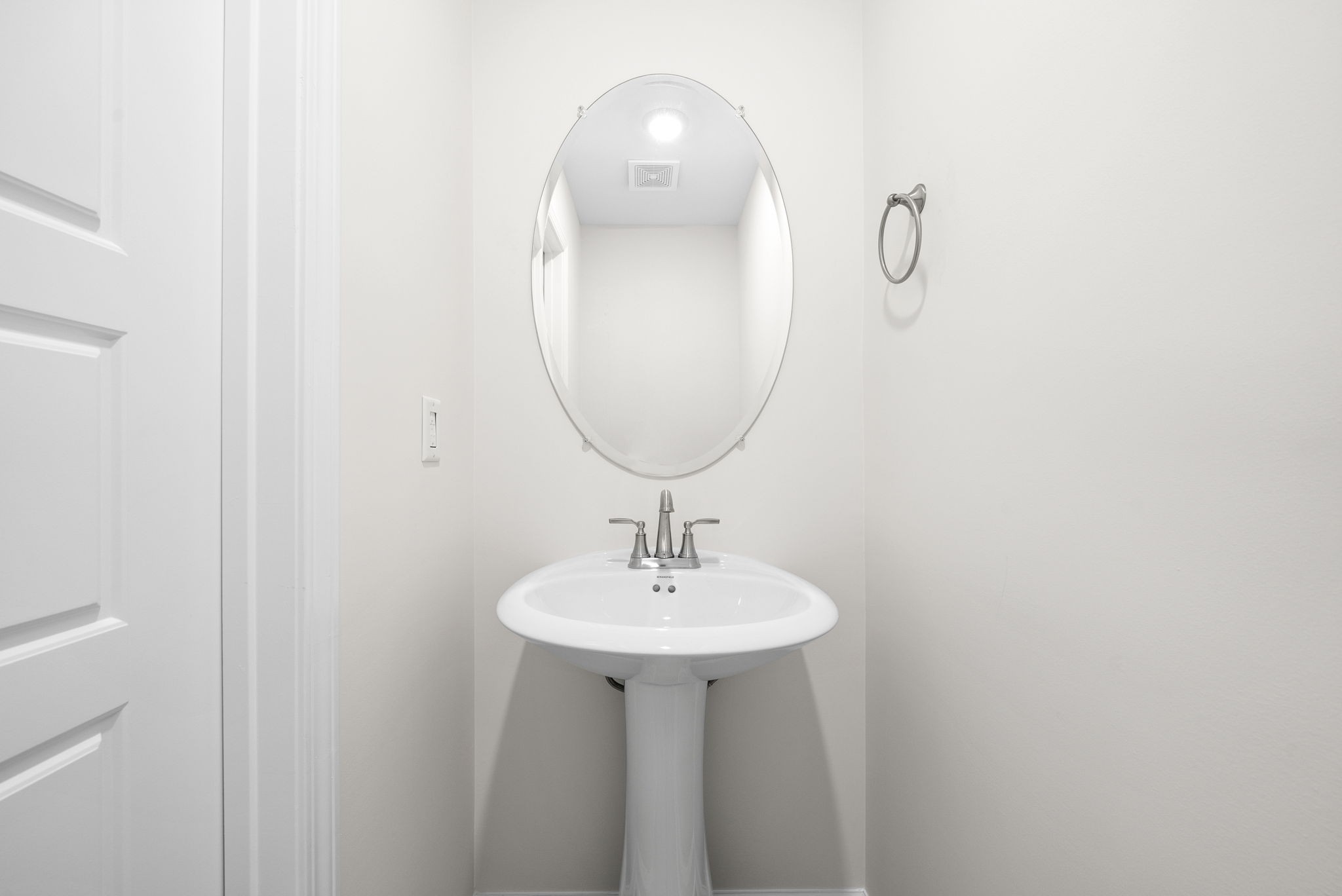 Clarksville, Tennessee 37043, United States, 3 Bedrooms Bedrooms, ,3 BathroomsBathrooms,Residential,Pending,65294