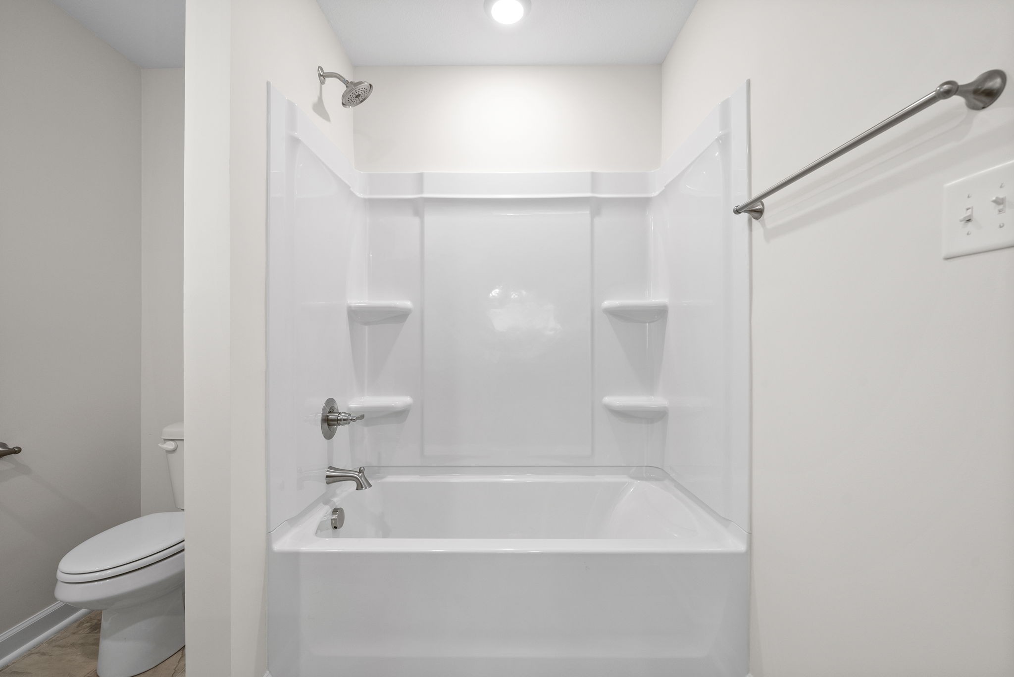 Clarksville, Tennessee 37043, United States, 3 Bedrooms Bedrooms, ,3 BathroomsBathrooms,Residential,Pending,65294