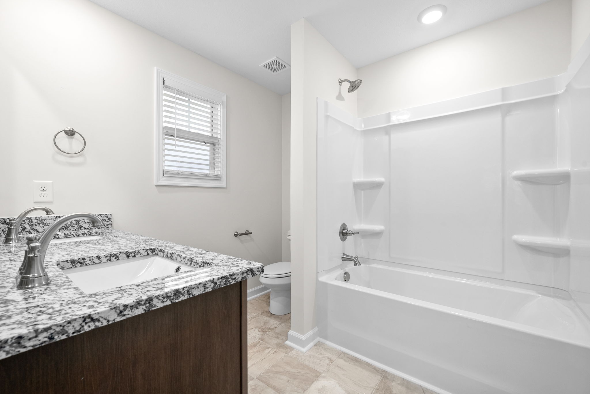 Clarksville, Tennessee 37043, United States, 3 Bedrooms Bedrooms, ,3 BathroomsBathrooms,Residential,Pending,65294