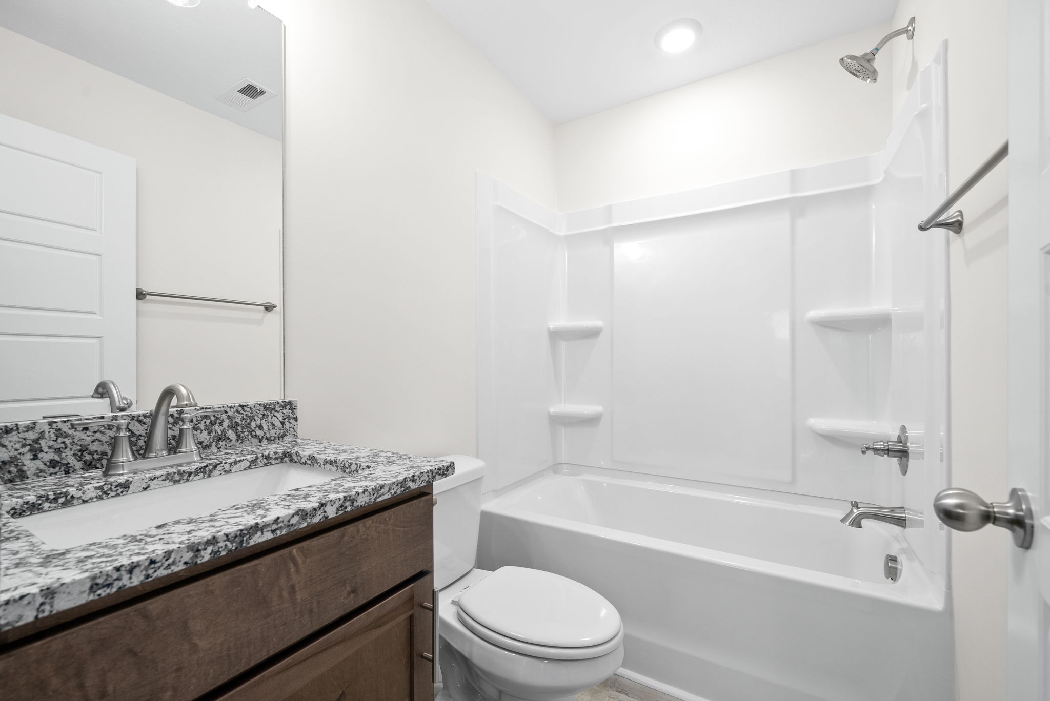 Clarksville, Tennessee 37043, United States, 3 Bedrooms Bedrooms, ,3 BathroomsBathrooms,Residential,Pending,65294