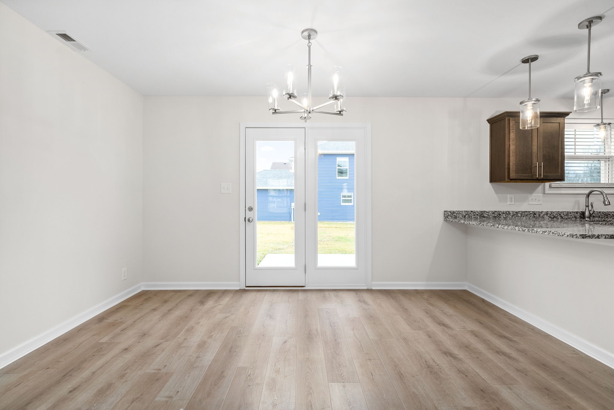 Clarksville, Tennessee 37043, United States, 3 Bedrooms Bedrooms, ,3 BathroomsBathrooms,Residential,Pending,65294