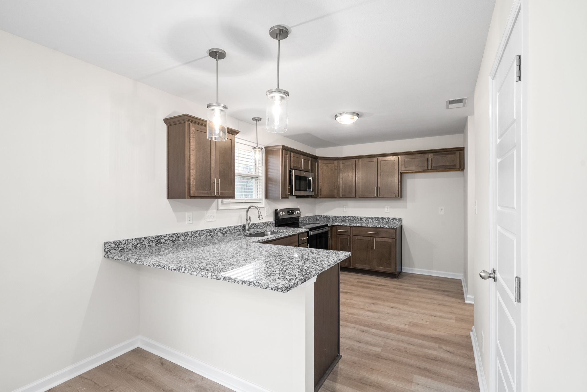 Clarksville, Tennessee 37043, United States, 3 Bedrooms Bedrooms, ,3 BathroomsBathrooms,Residential,Pending,65294