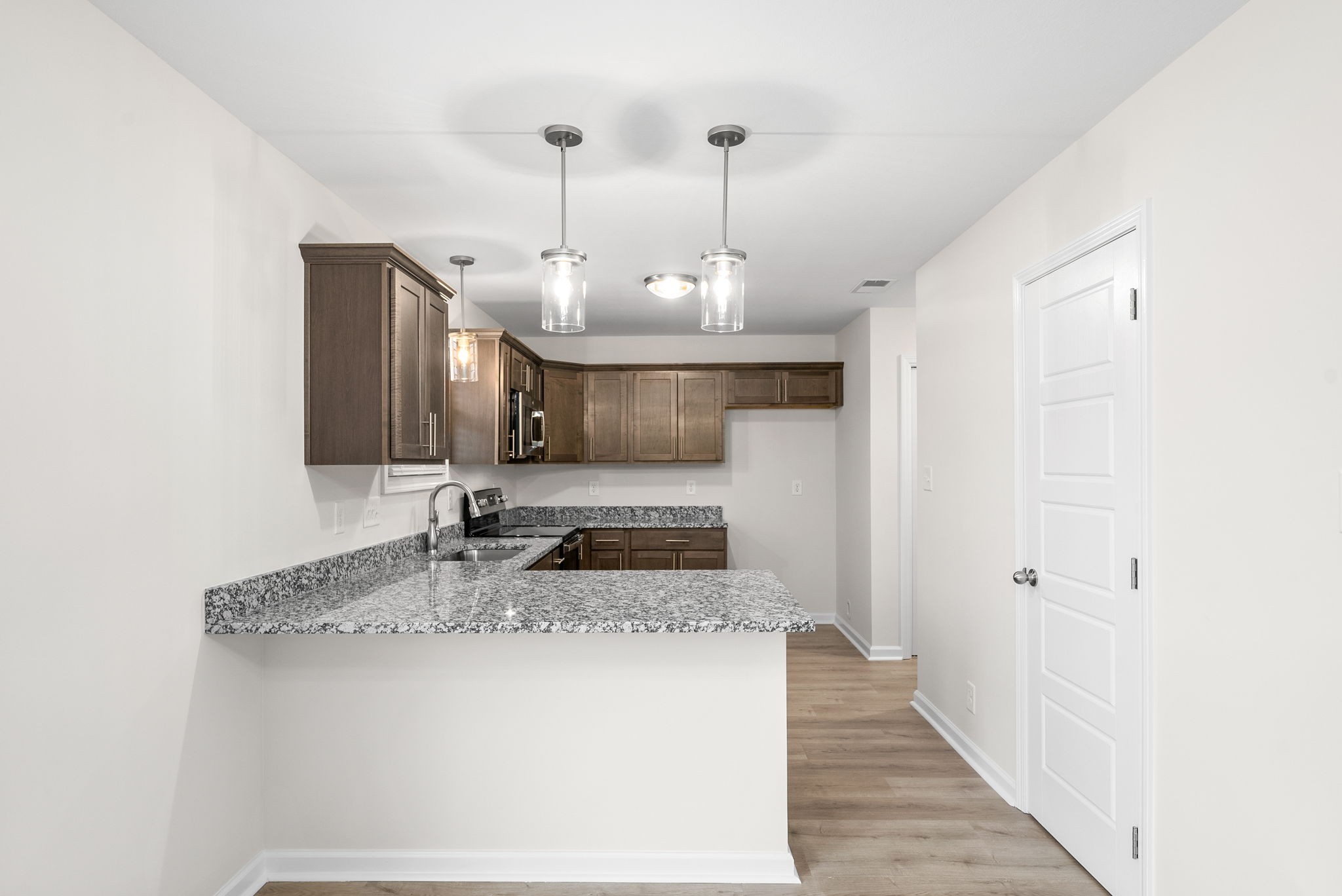 Clarksville, Tennessee 37043, United States, 3 Bedrooms Bedrooms, ,3 BathroomsBathrooms,Residential,Pending,65294