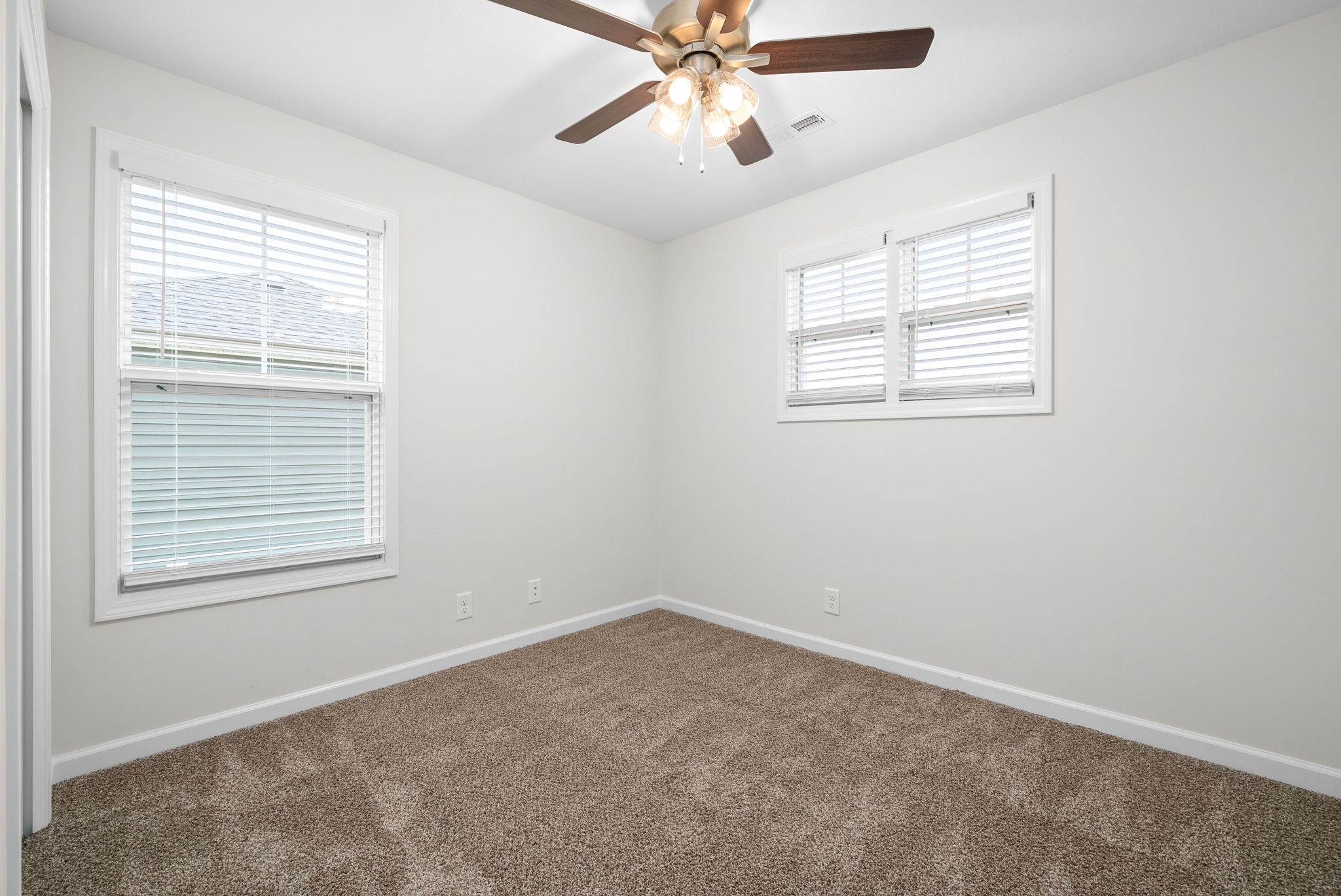 Clarksville, Tennessee 37043, United States, 3 Bedrooms Bedrooms, ,3 BathroomsBathrooms,Residential,Pending,65294