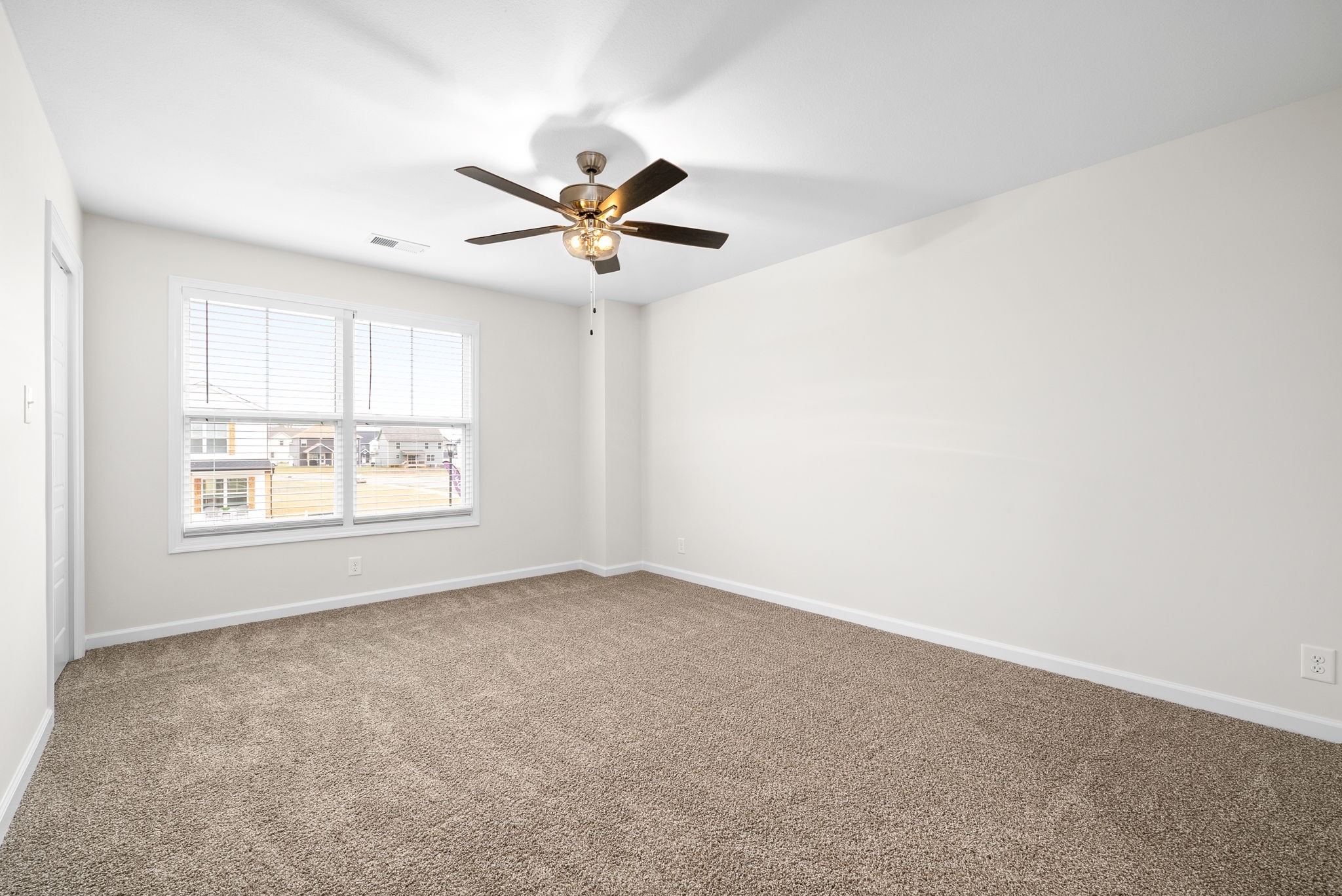 Clarksville, Tennessee 37043, United States, 3 Bedrooms Bedrooms, ,3 BathroomsBathrooms,Residential,Pending,65294