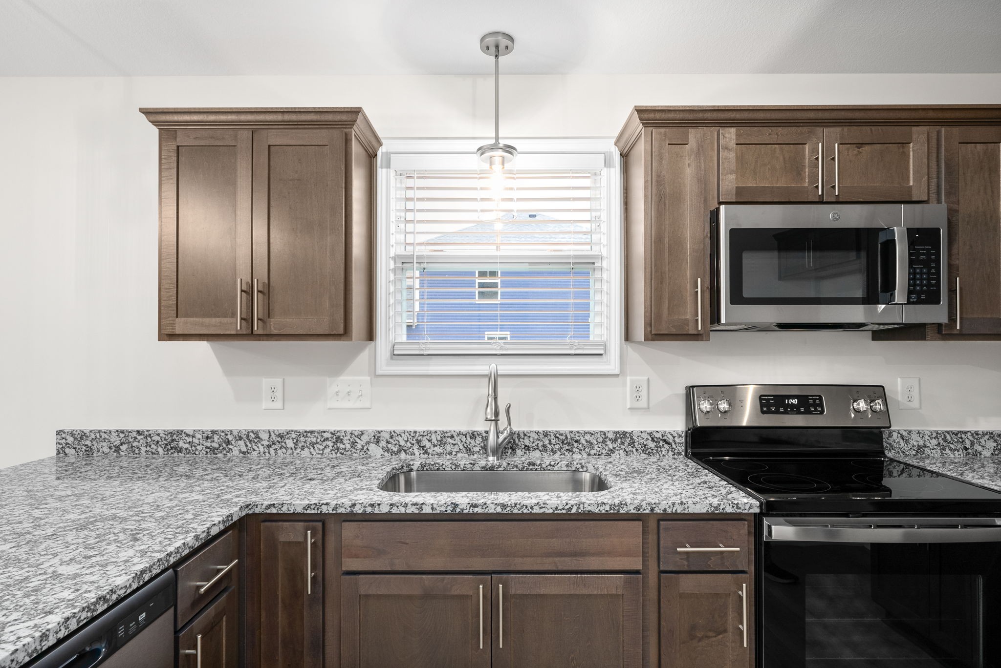 Clarksville, Tennessee 37043, United States, 3 Bedrooms Bedrooms, ,3 BathroomsBathrooms,Residential,Pending,65294