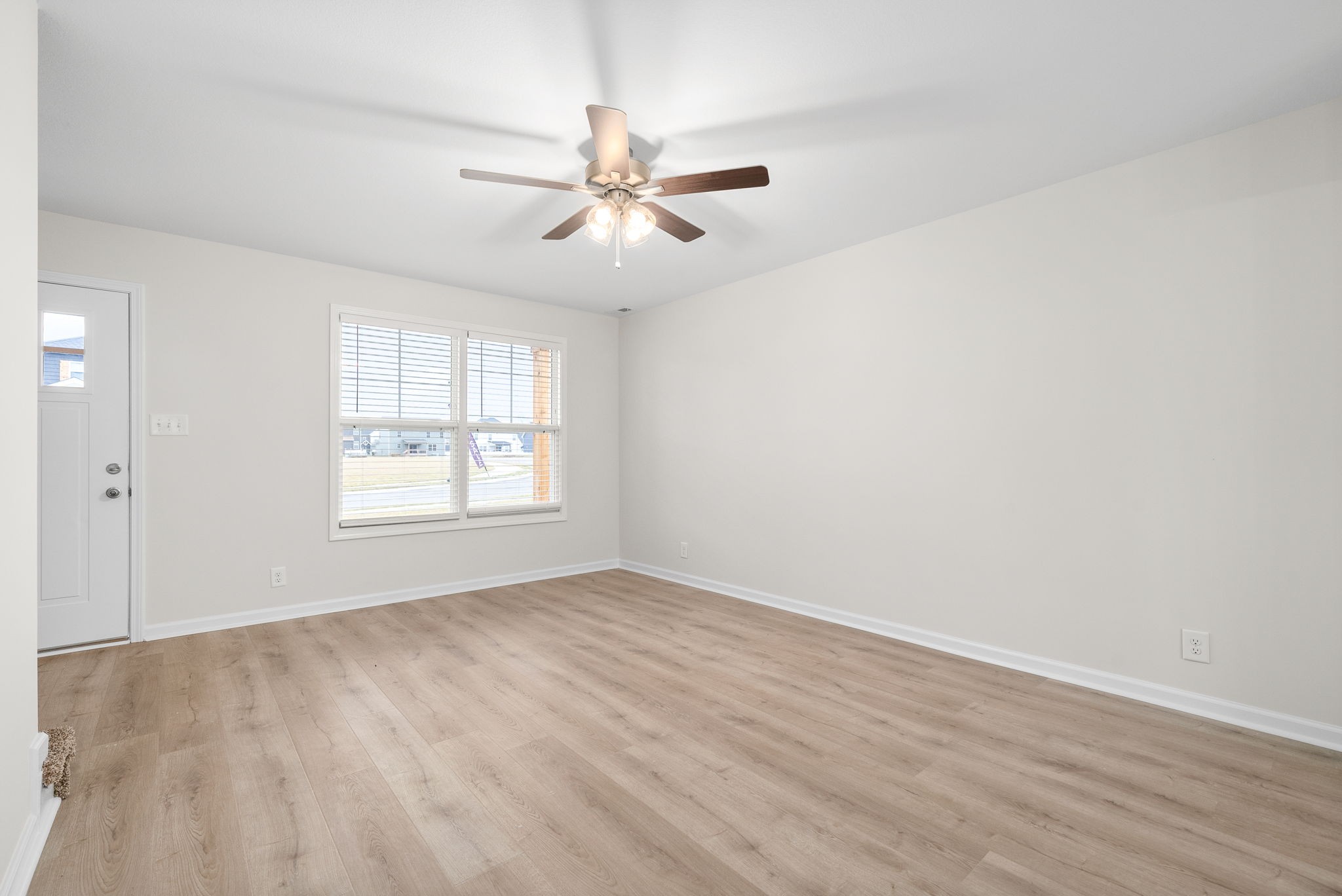 Clarksville, Tennessee 37043, United States, 3 Bedrooms Bedrooms, ,3 BathroomsBathrooms,Residential,Pending,65294