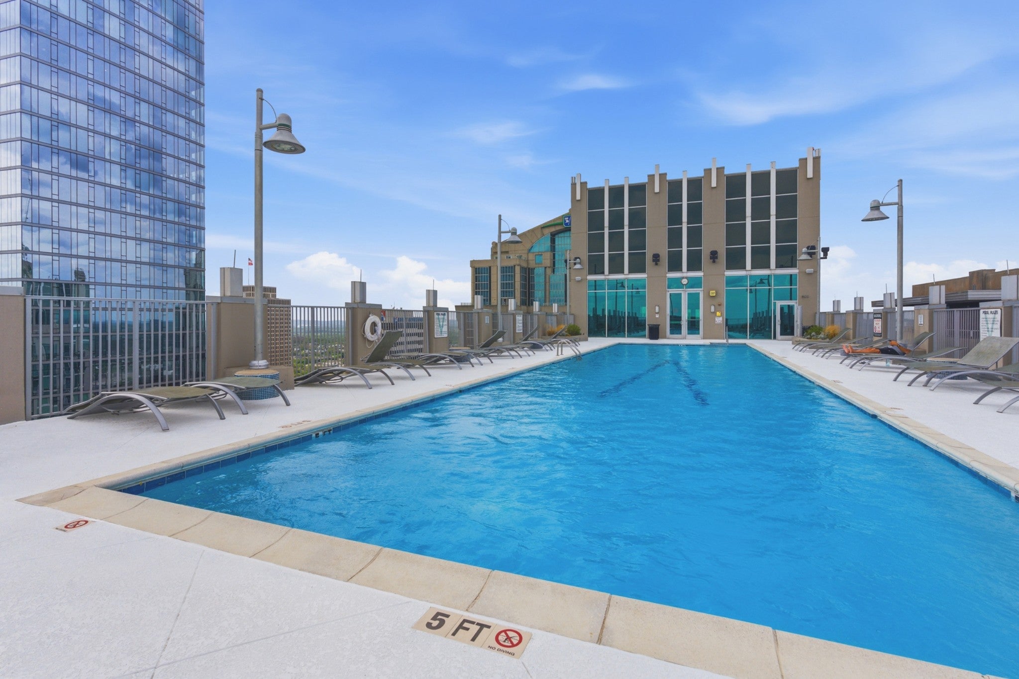 415 Church St 2807