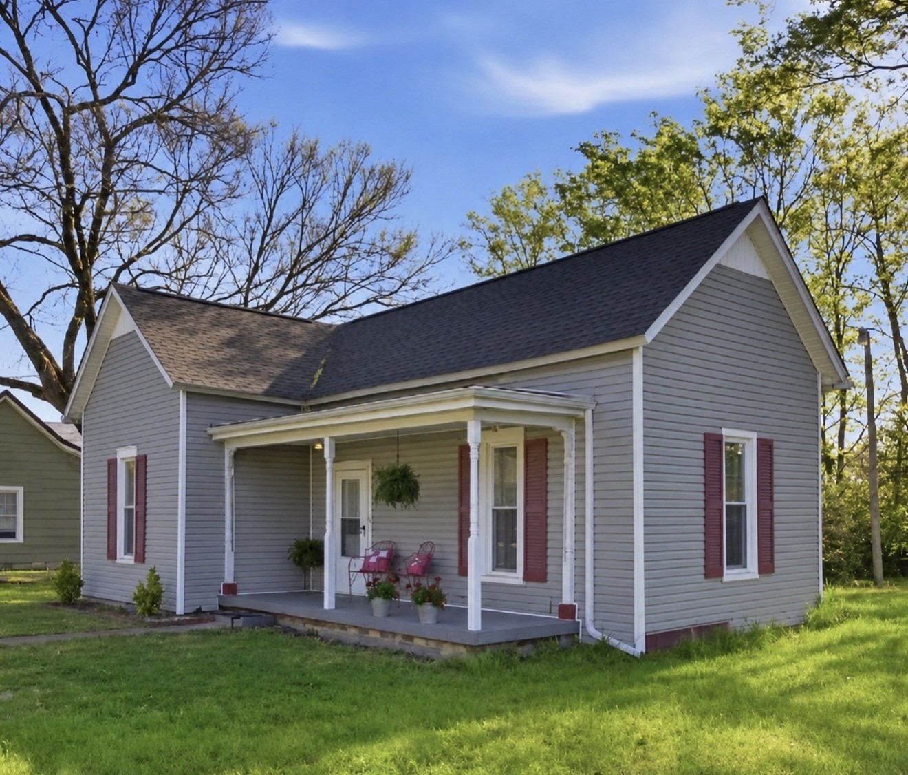 Photo 1 of 27 — 102 South Locust Street, Mount Pleasant, TN 38474
