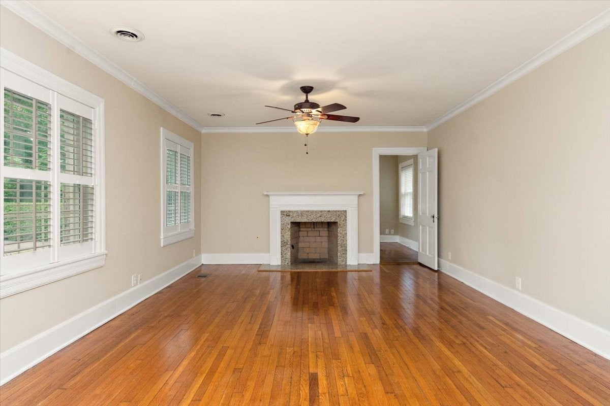 2011 Cedar Ln