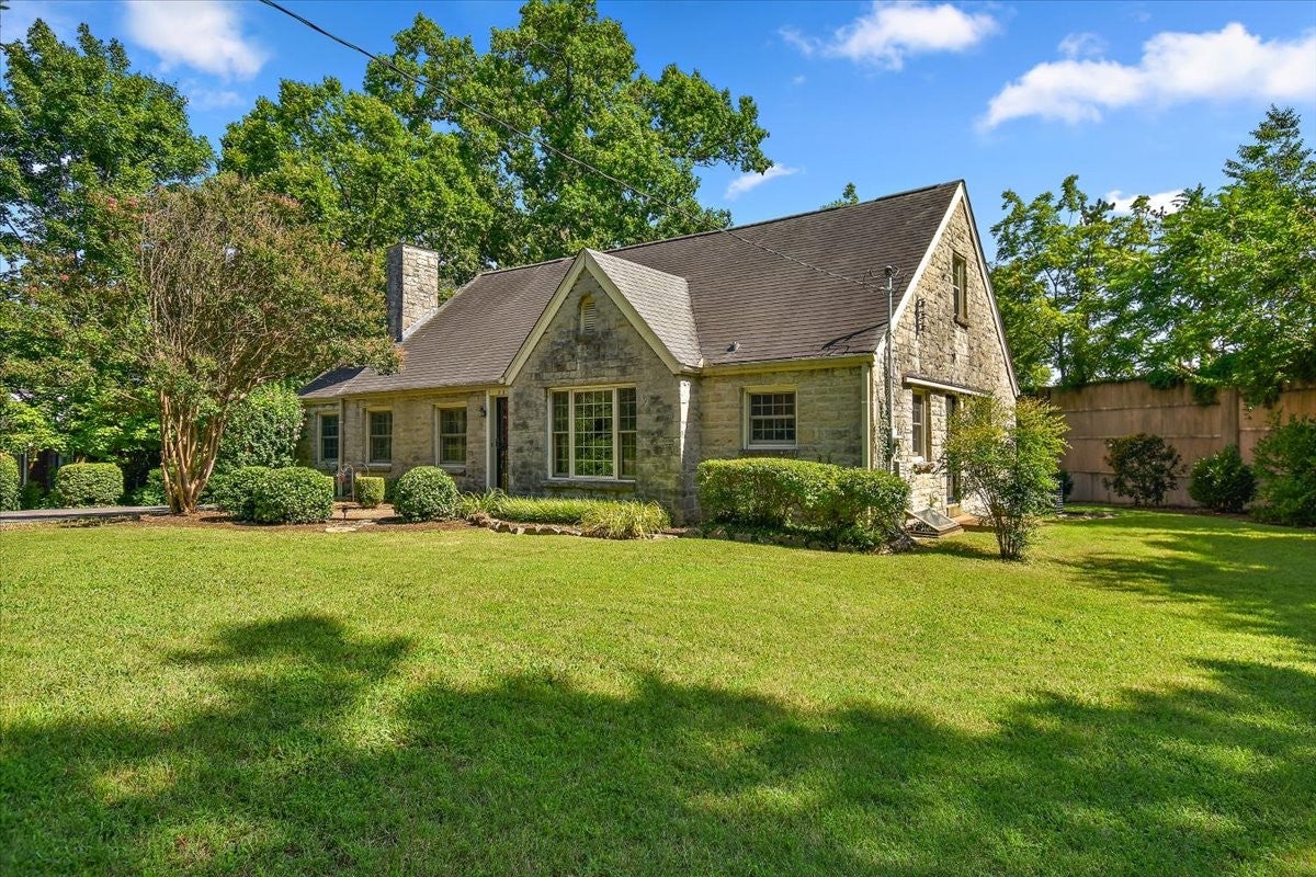 2011 Cedar Ln