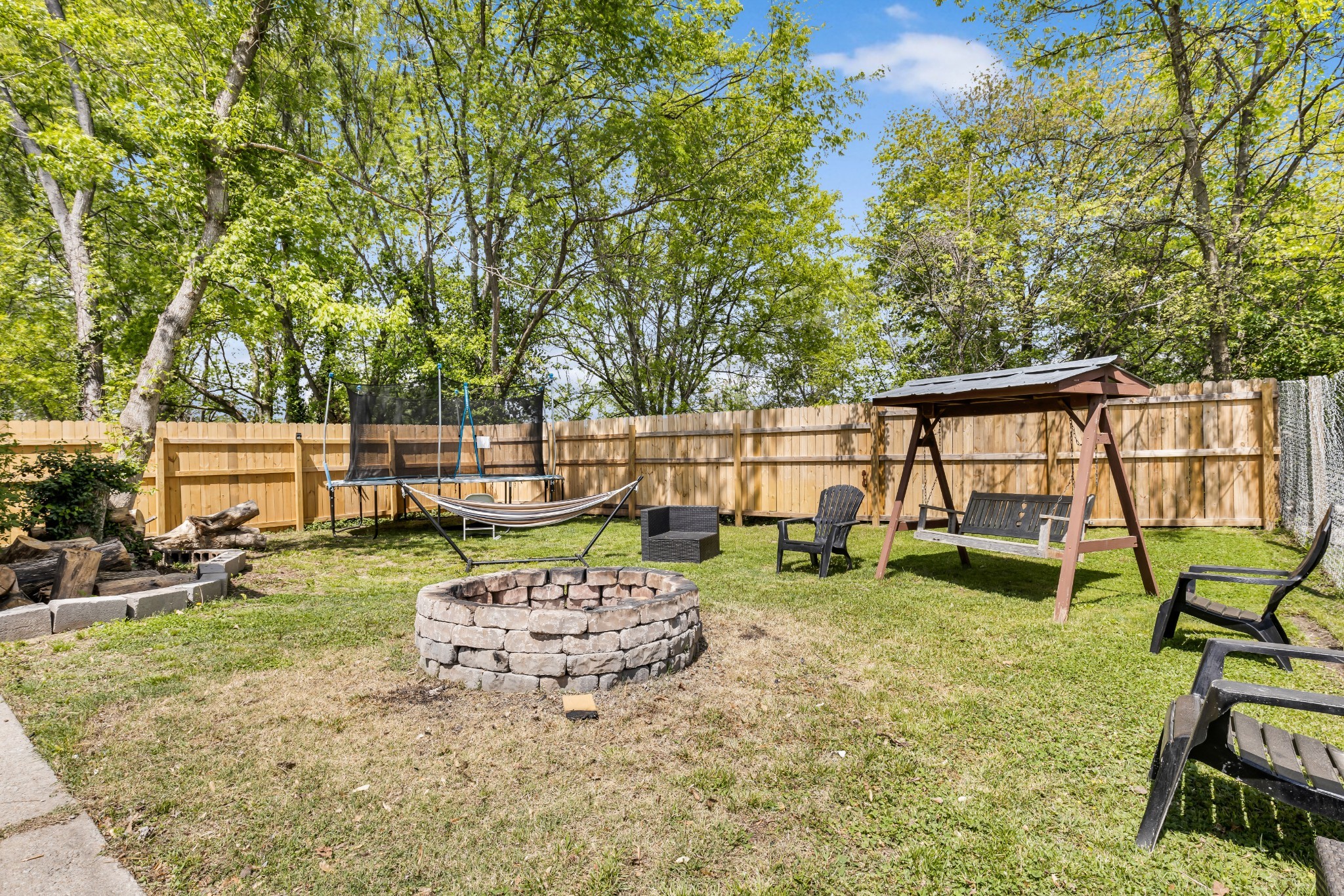 795 19th Ave W