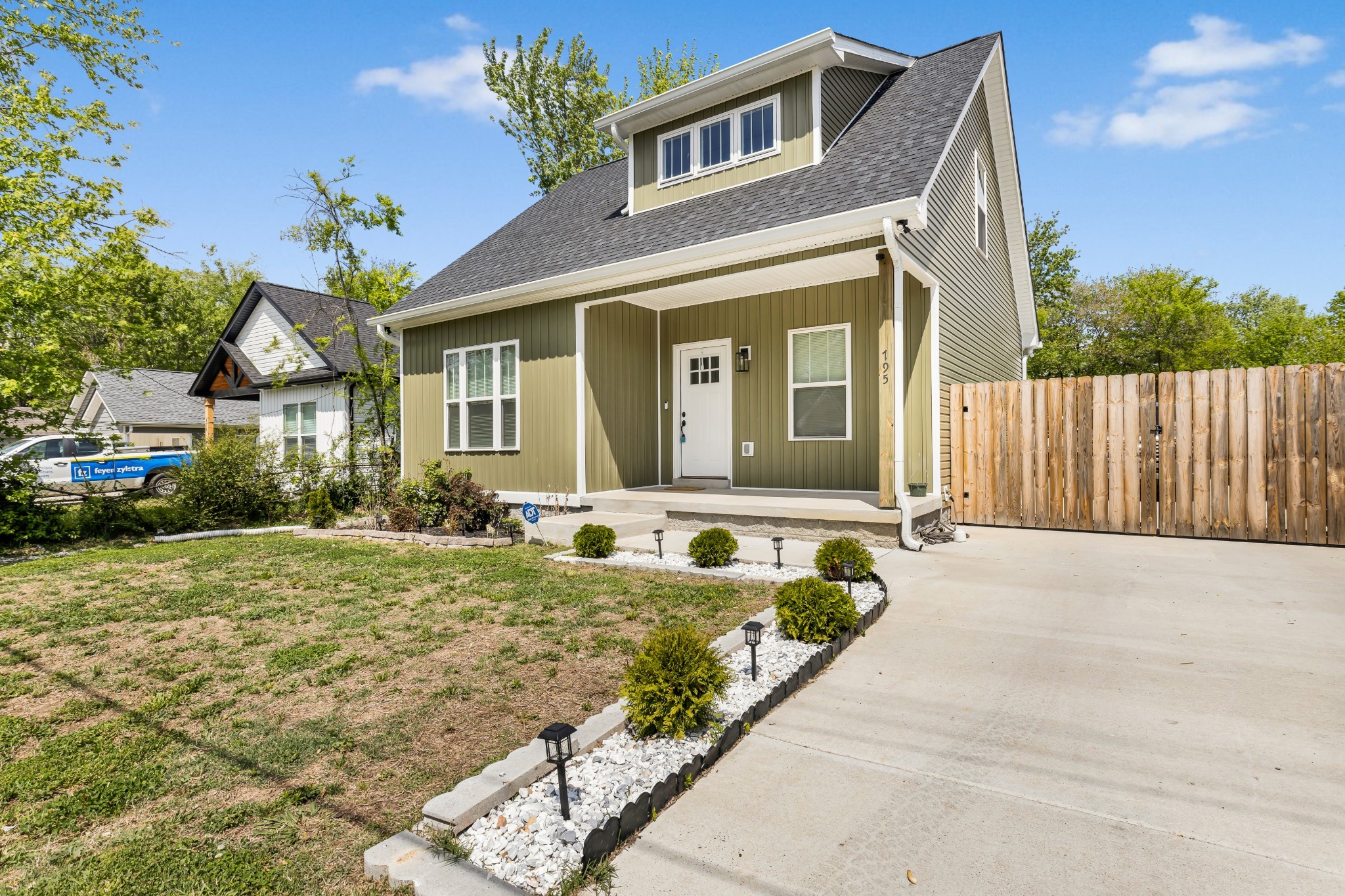 795 19th Ave W