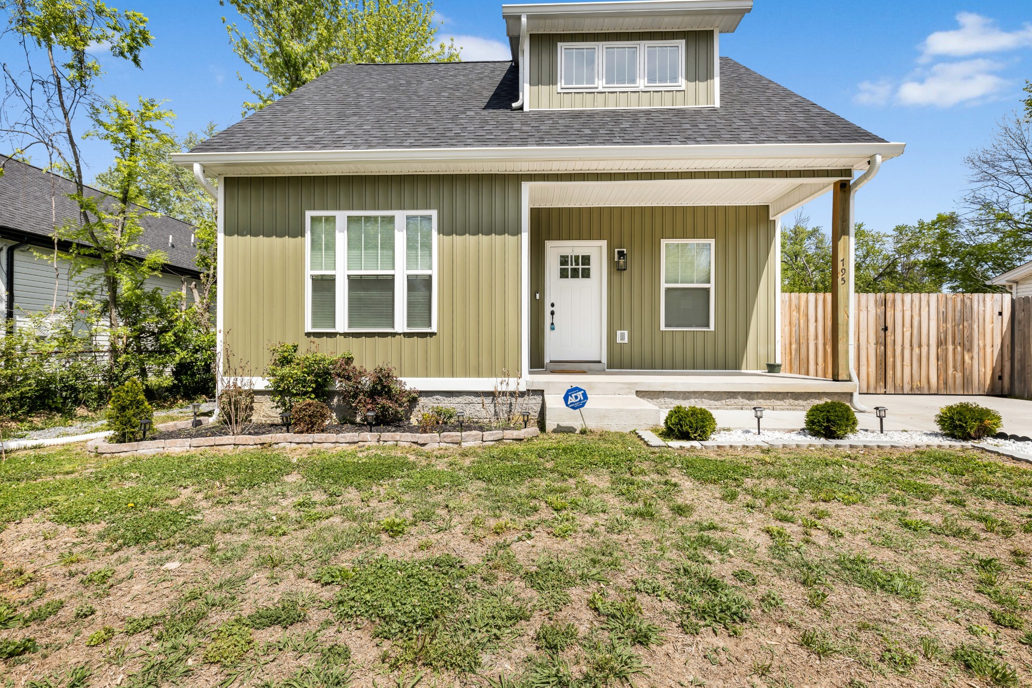 795 19th Ave W
