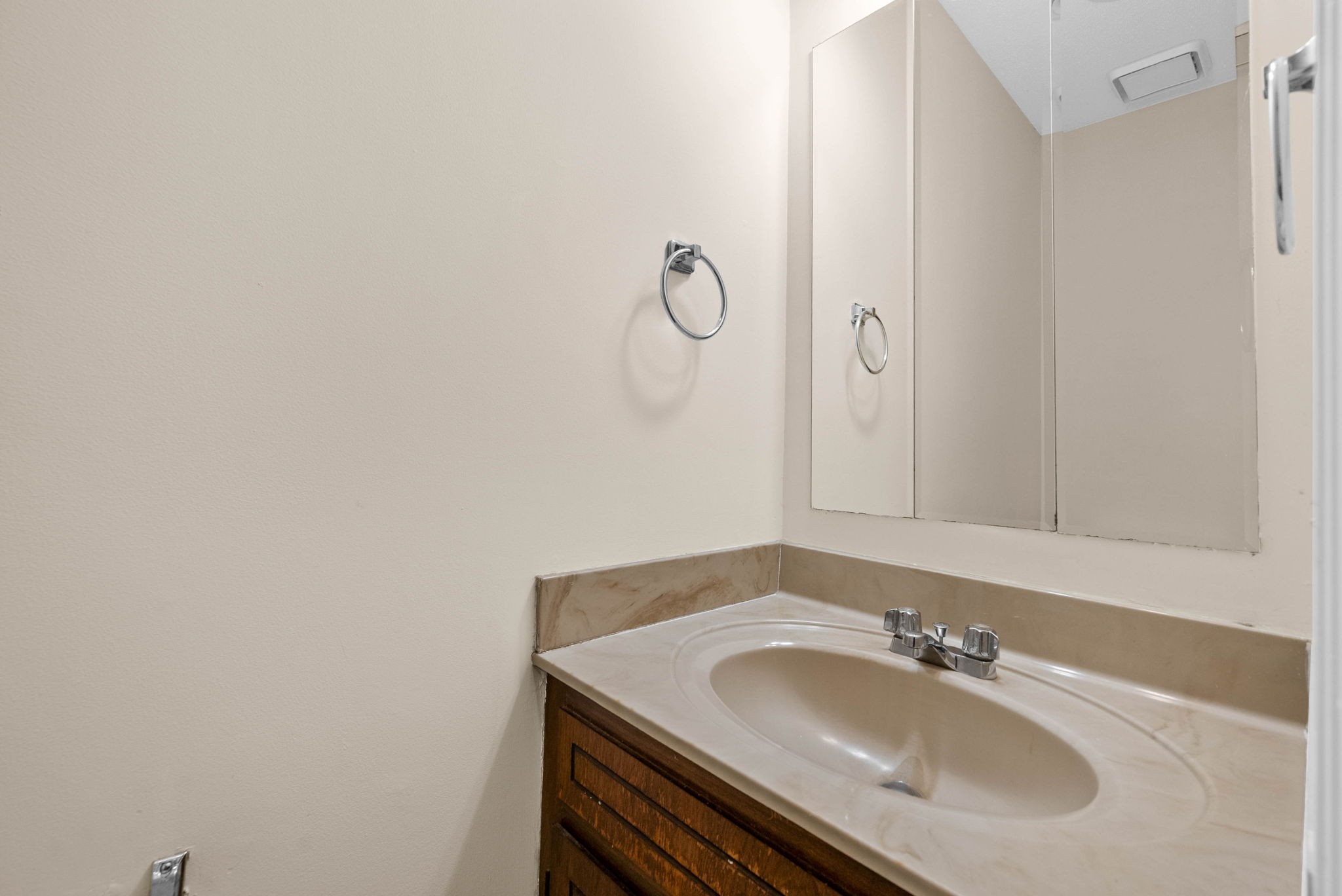 Clarksville, Tennessee 37042, United States, 3 Bedrooms Bedrooms, ,2 BathroomsBathrooms,Residential,Active,240066